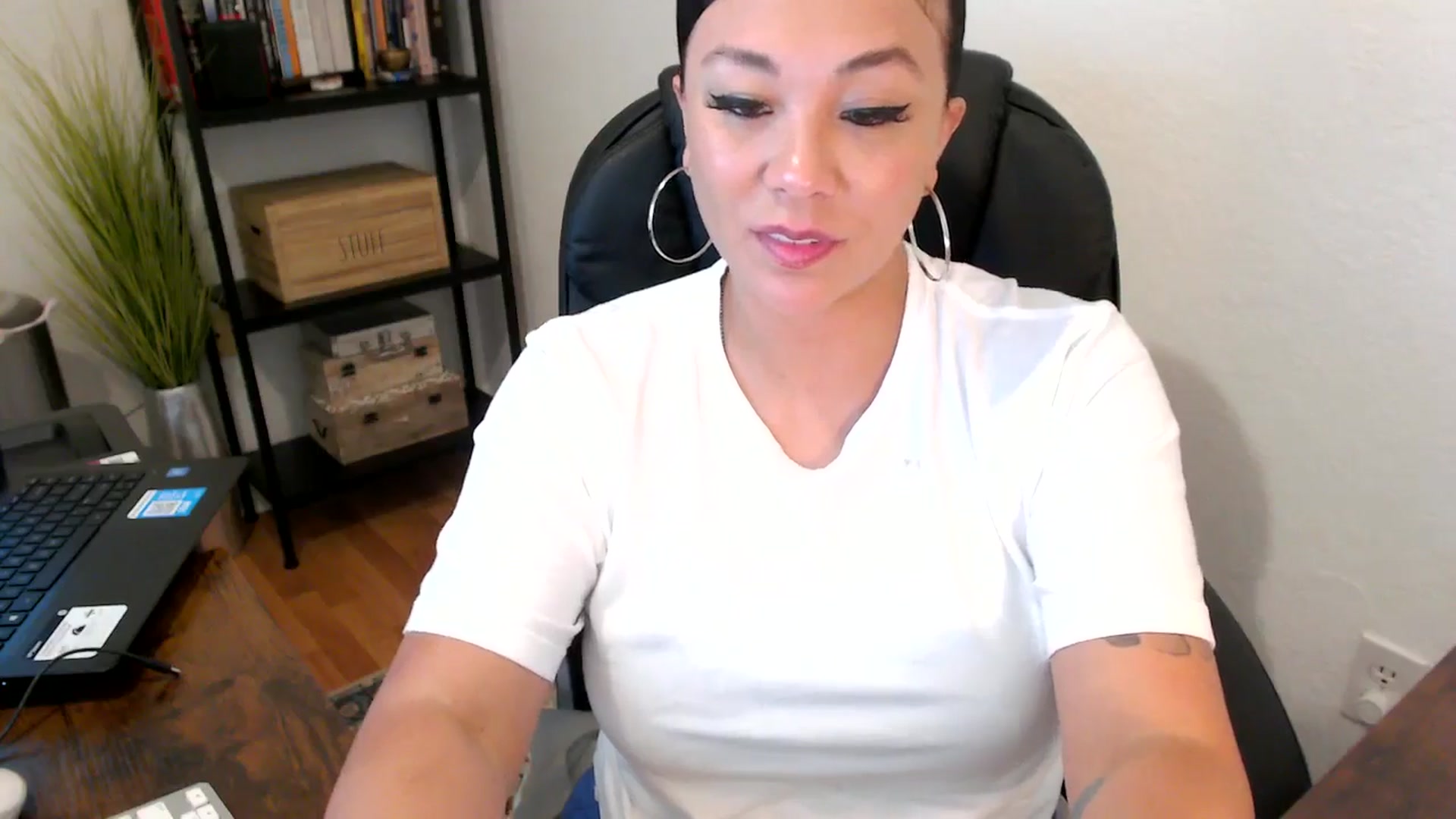 Gallery image thumbnail from MickaylaMoon's myfreecams stream on, 08/12/2024, 18:28 image 19 of 20