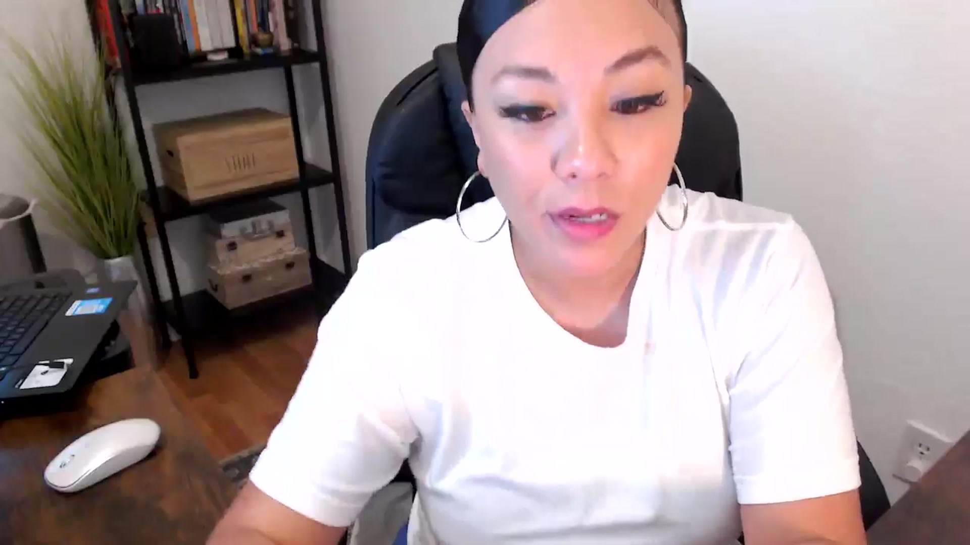 Gallery image thumbnail from MickaylaMoon's myfreecams stream on, 08/12/2024, 18:28 image 9 of 20