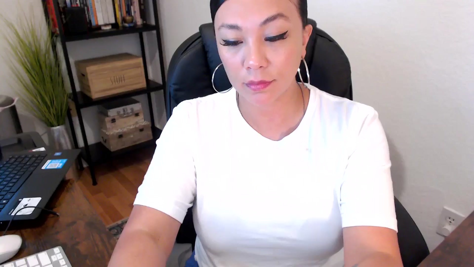 Gallery image thumbnail from MickaylaMoon's myfreecams stream on, 08/12/2024, 18:28 image 15 of 20