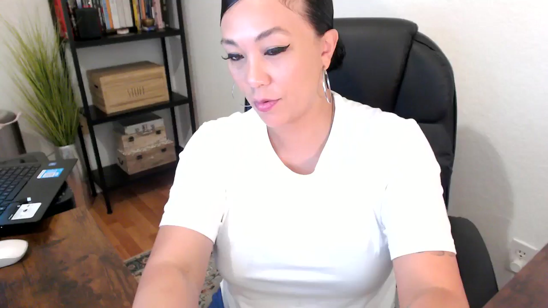 Gallery image thumbnail from MickaylaMoon's myfreecams stream on, 08/12/2024, 18:28 image 7 of 20