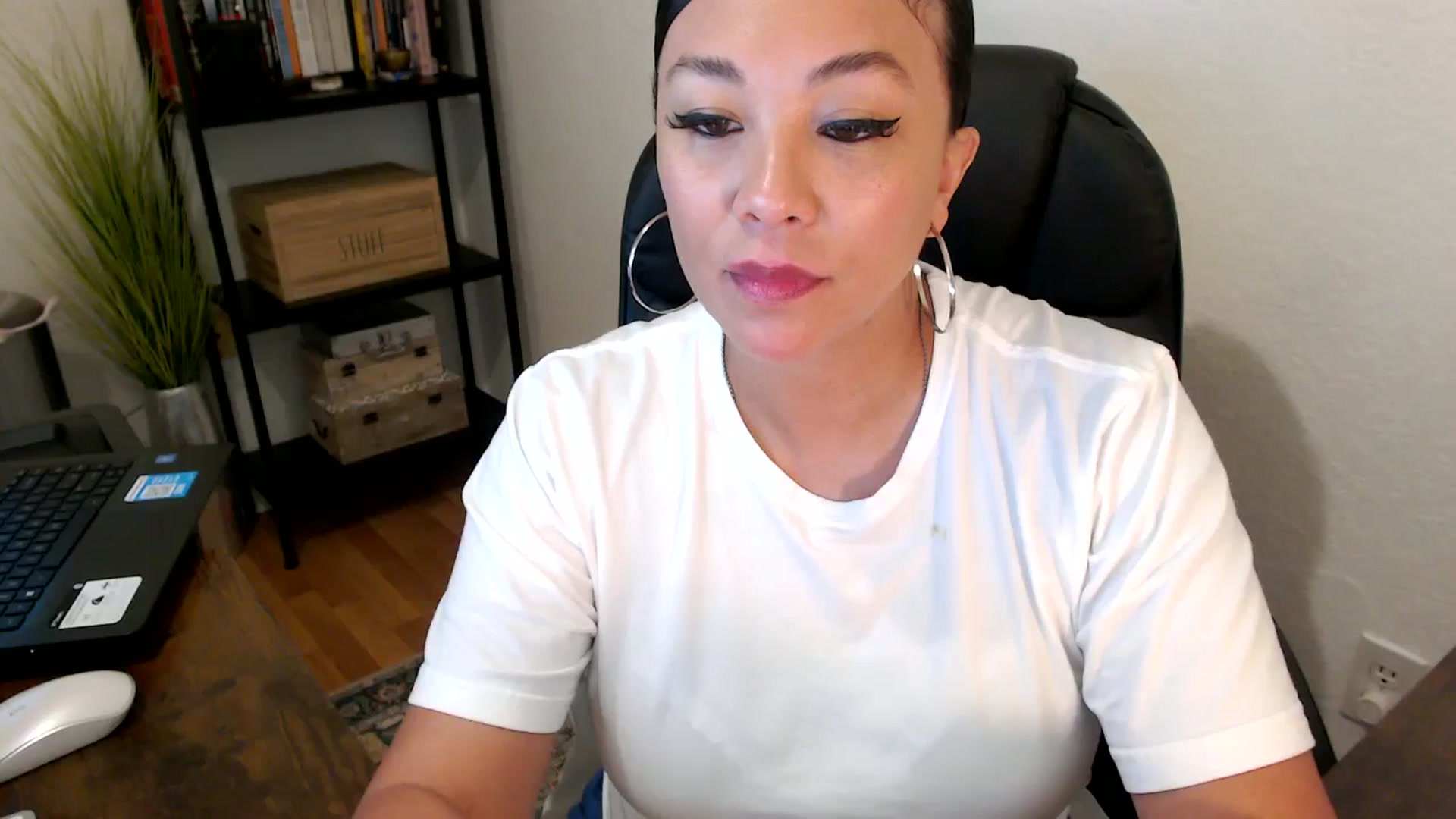 Gallery image thumbnail from MickaylaMoon's myfreecams stream on, 08/12/2024, 18:28 image 2 of 20