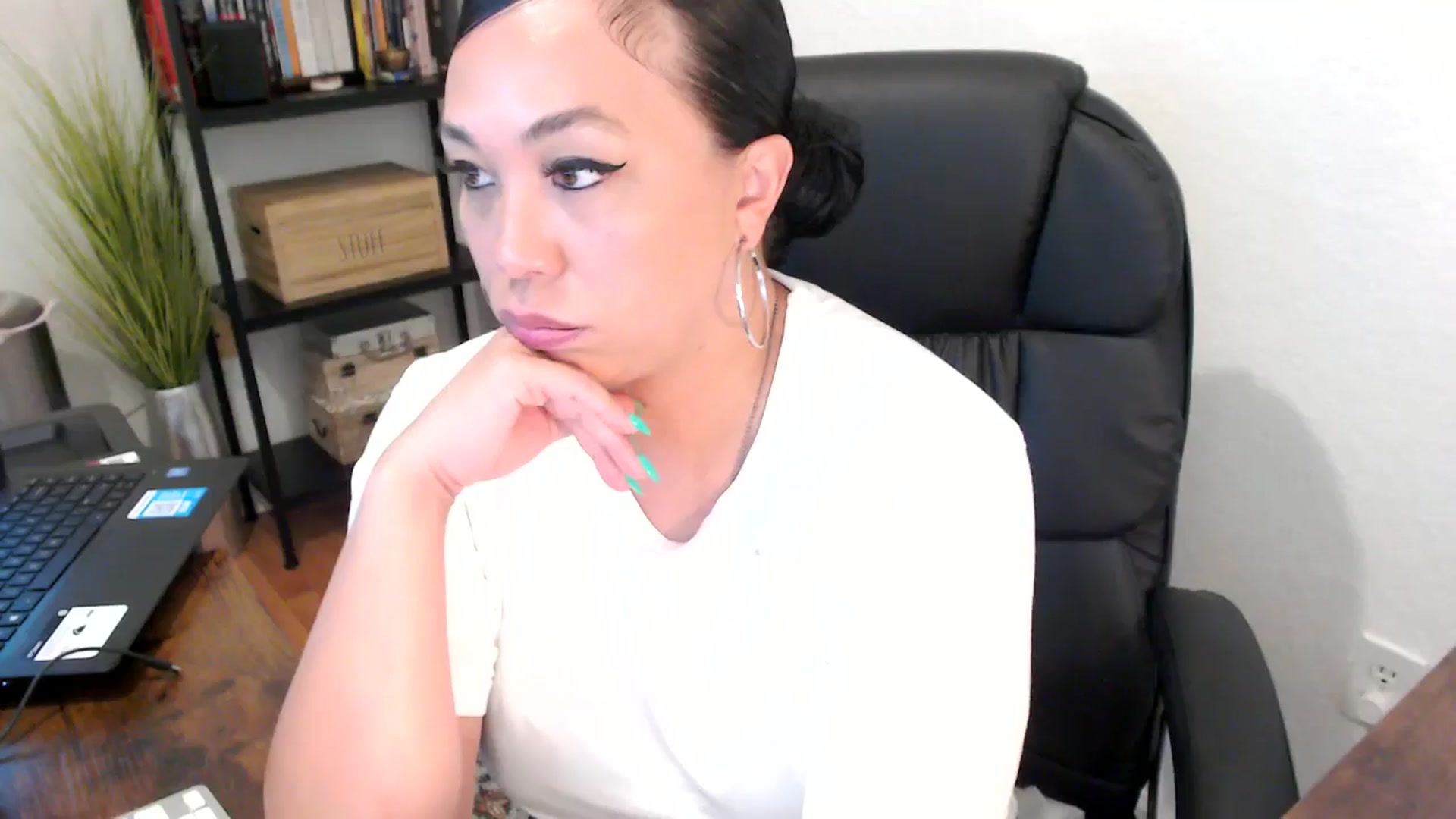 Gallery image thumbnail from MickaylaMoon's myfreecams stream on, 08/12/2024, 18:52 image 1 of 20