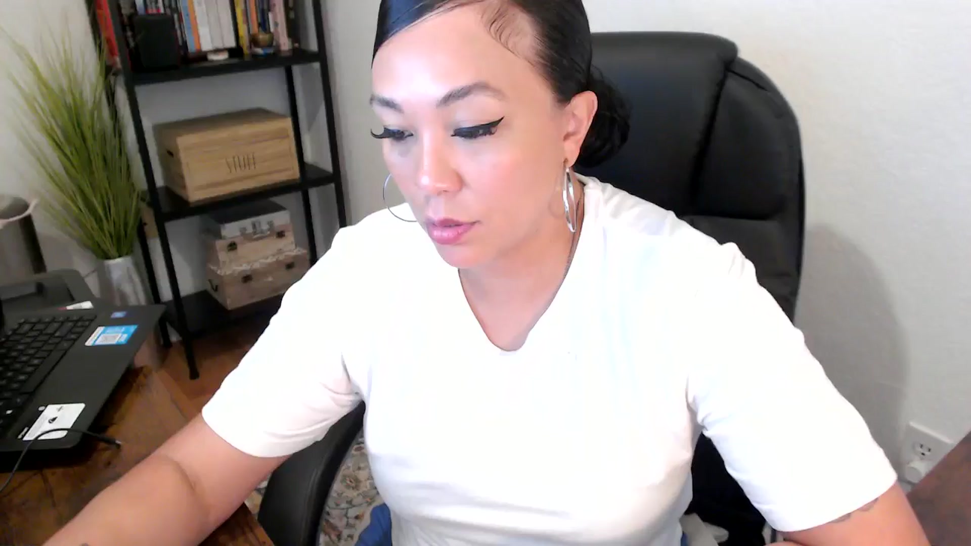 Gallery image thumbnail from MickaylaMoon's myfreecams stream on, 08/12/2024, 18:52 image 16 of 20