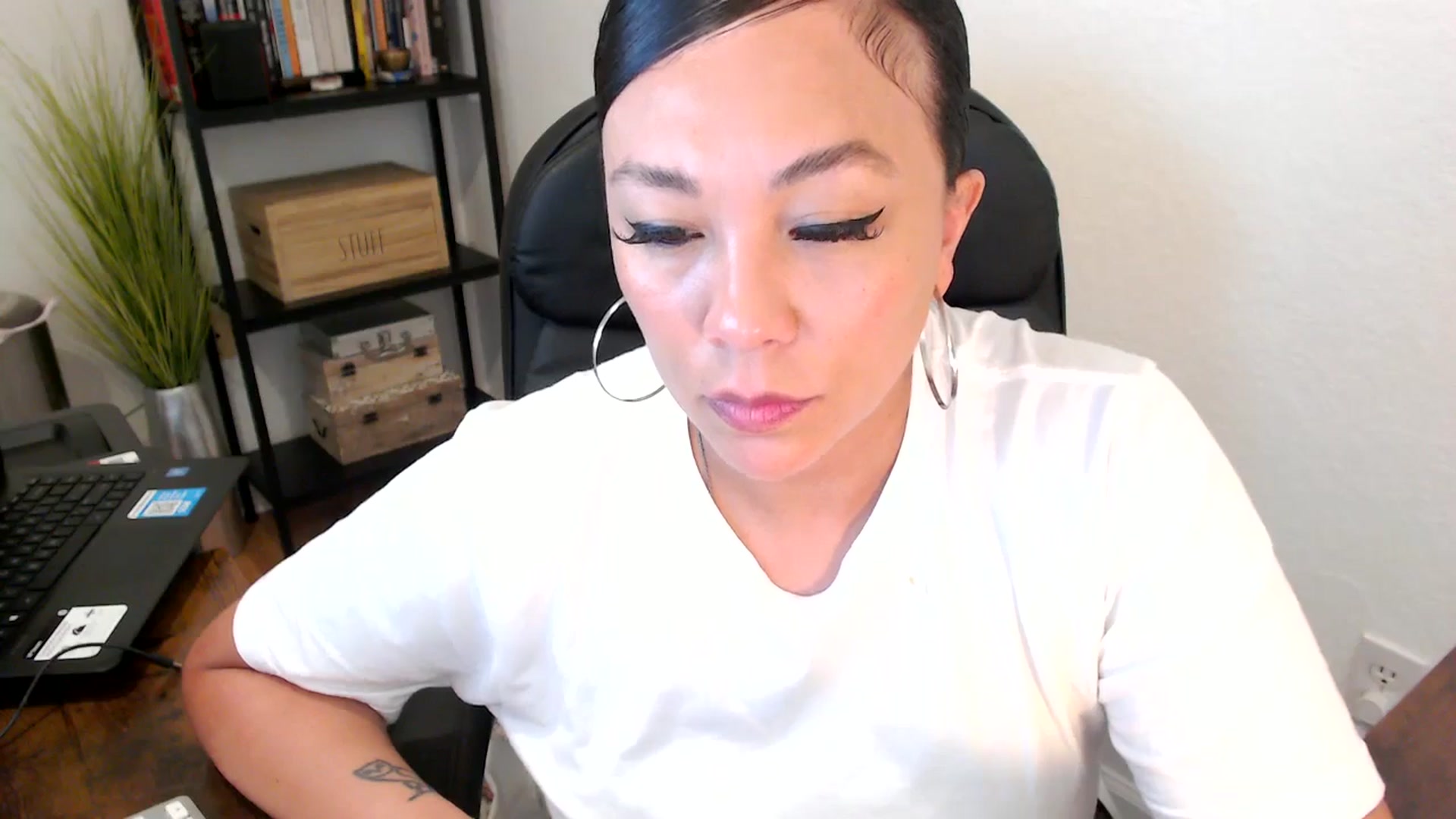 Gallery image thumbnail from MickaylaMoon's myfreecams stream on, 08/12/2024, 18:52 image 20 of 20