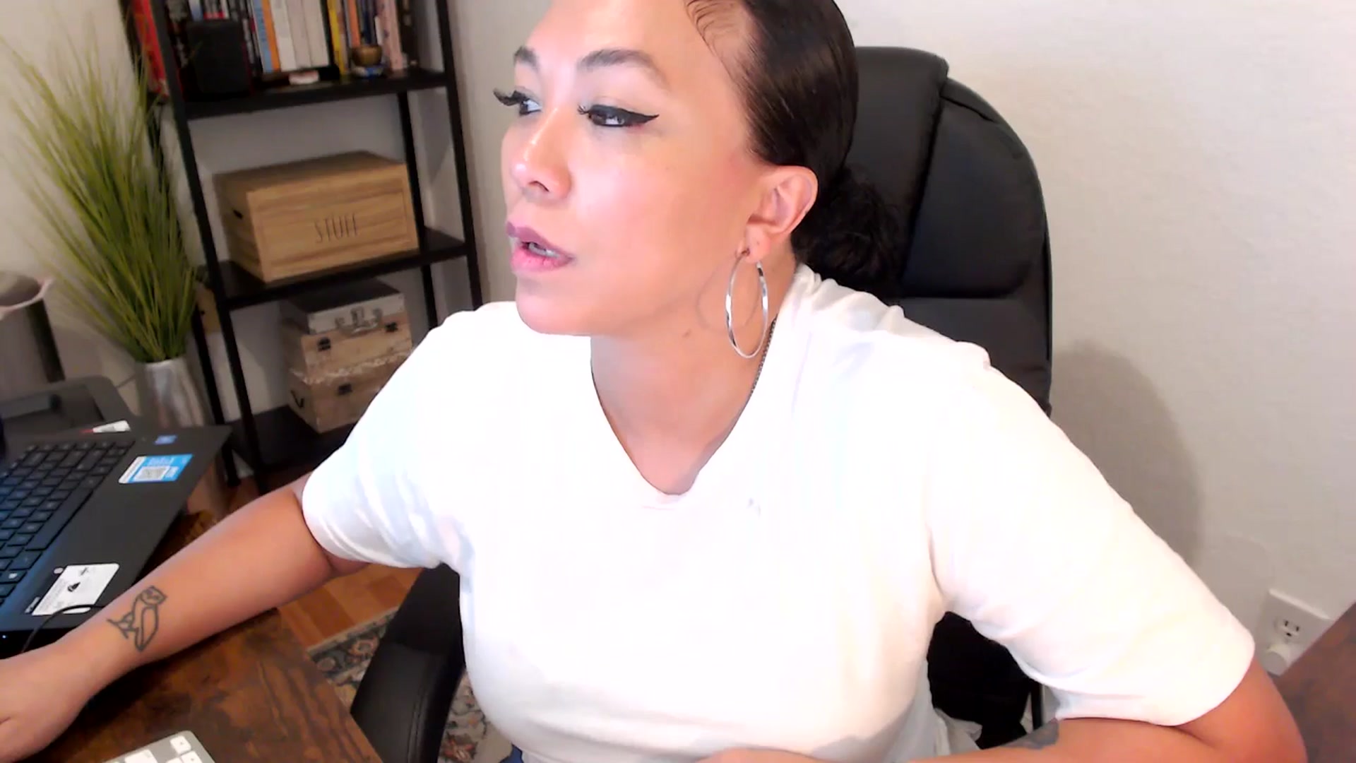 Gallery image thumbnail from MickaylaMoon's myfreecams stream on, 08/12/2024, 18:52 image 2 of 20