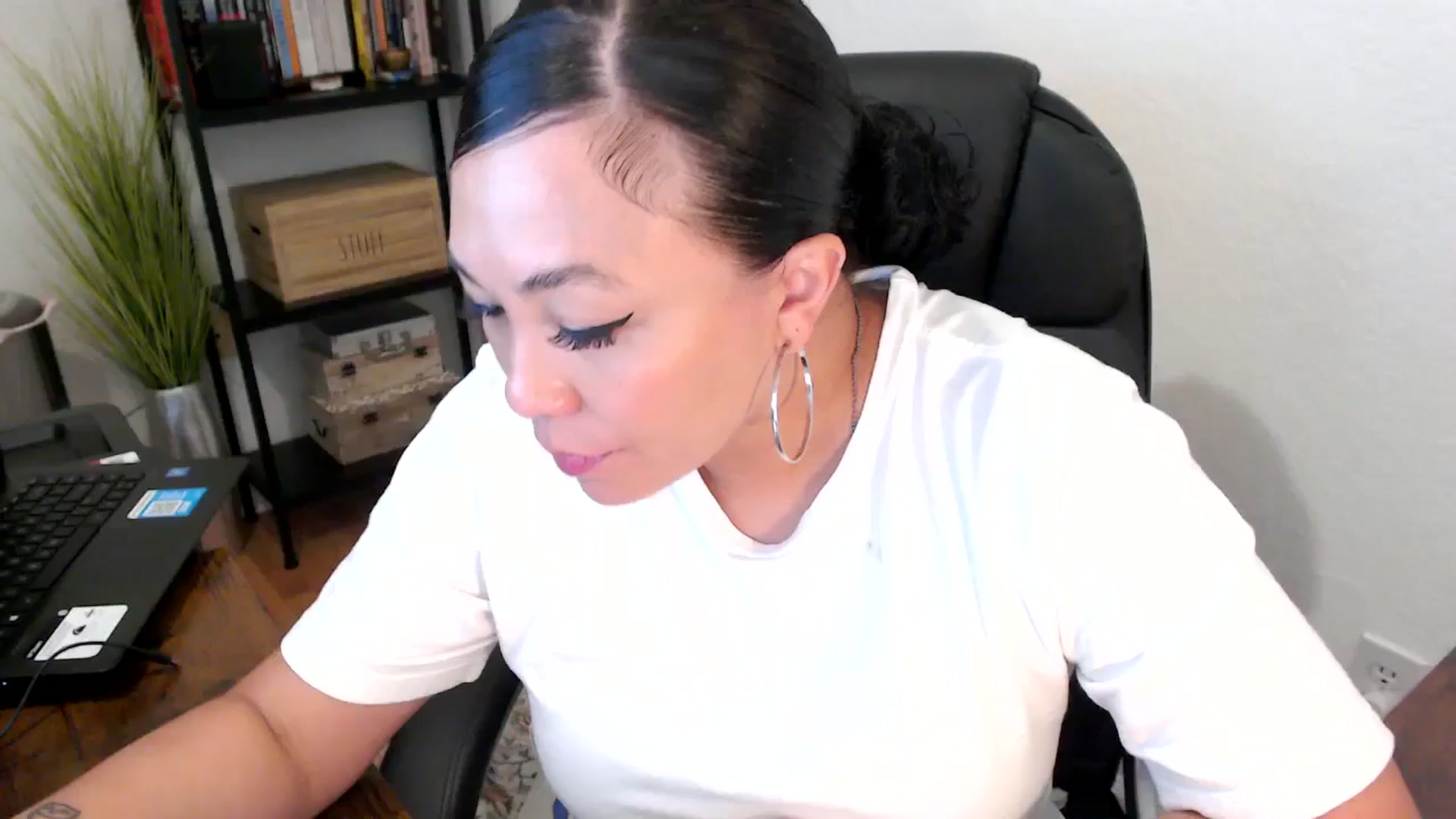 Gallery image thumbnail from MickaylaMoon's myfreecams stream on, 08/12/2024, 18:52 image 14 of 20