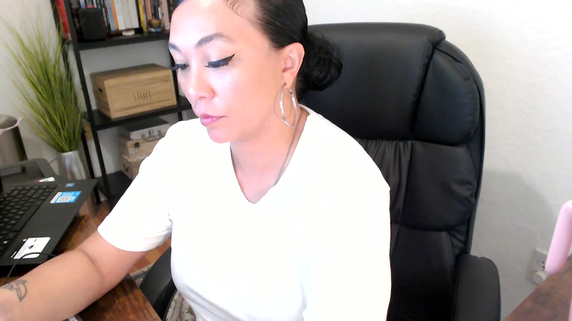 Gallery image thumbnail from MickaylaMoon's myfreecams stream on, 08/12/2024, 18:52 image 11 of 20