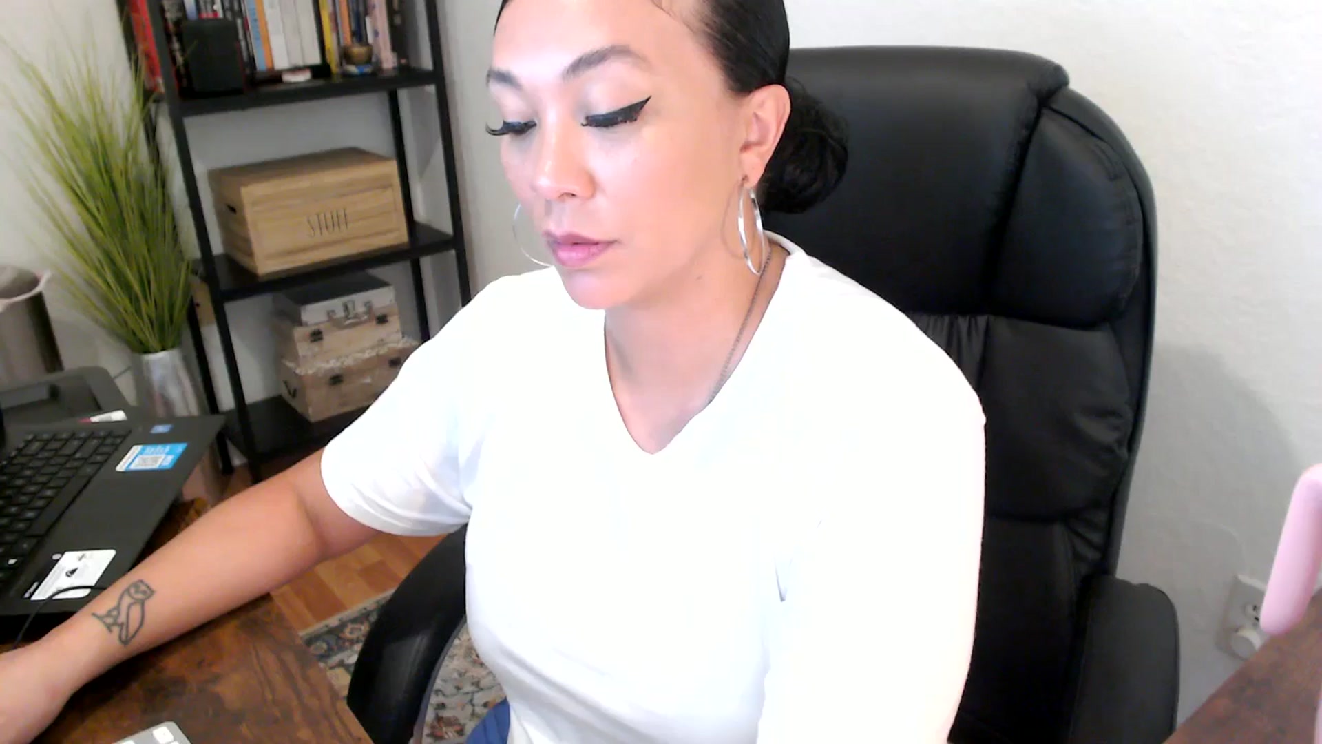 Gallery image thumbnail from MickaylaMoon's myfreecams stream on, 08/12/2024, 18:52 image 9 of 20