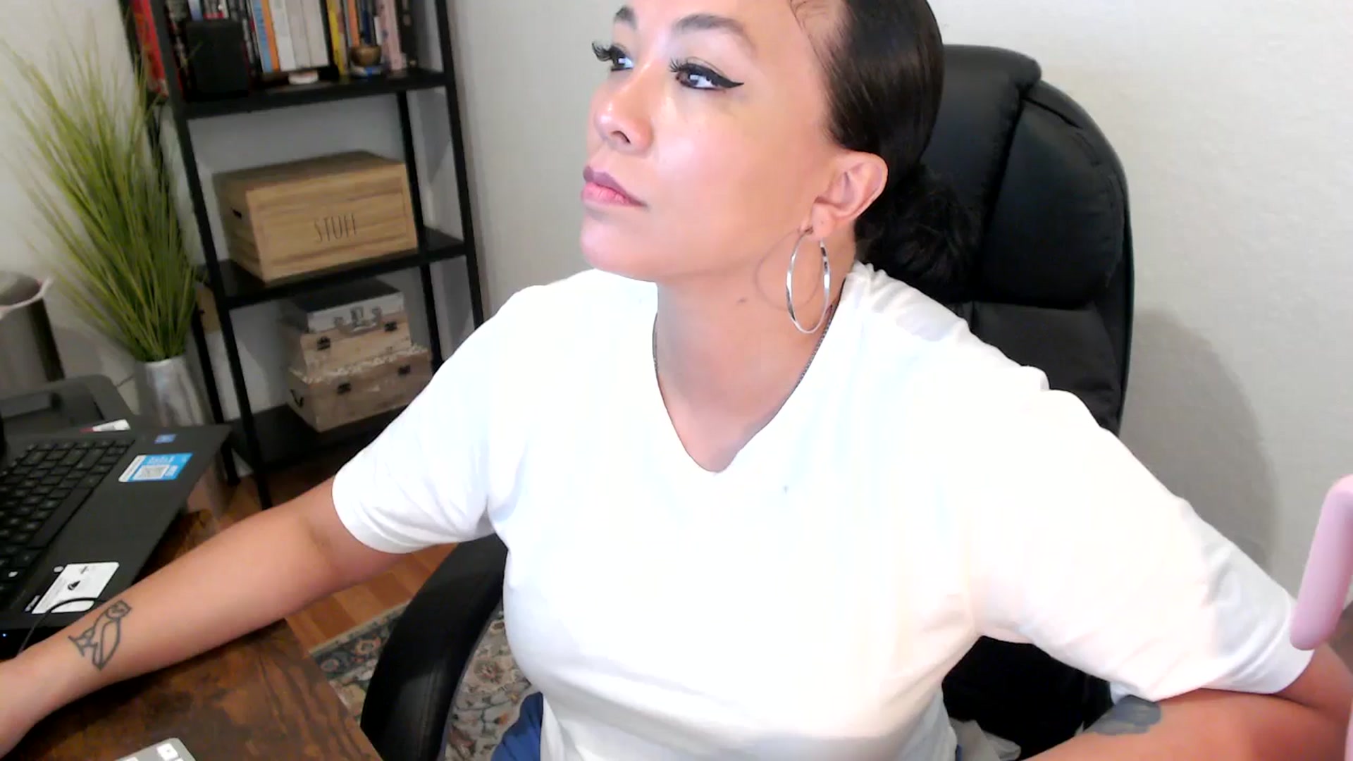 Gallery image thumbnail from MickaylaMoon's myfreecams stream on, 08/12/2024, 18:52 image 10 of 20