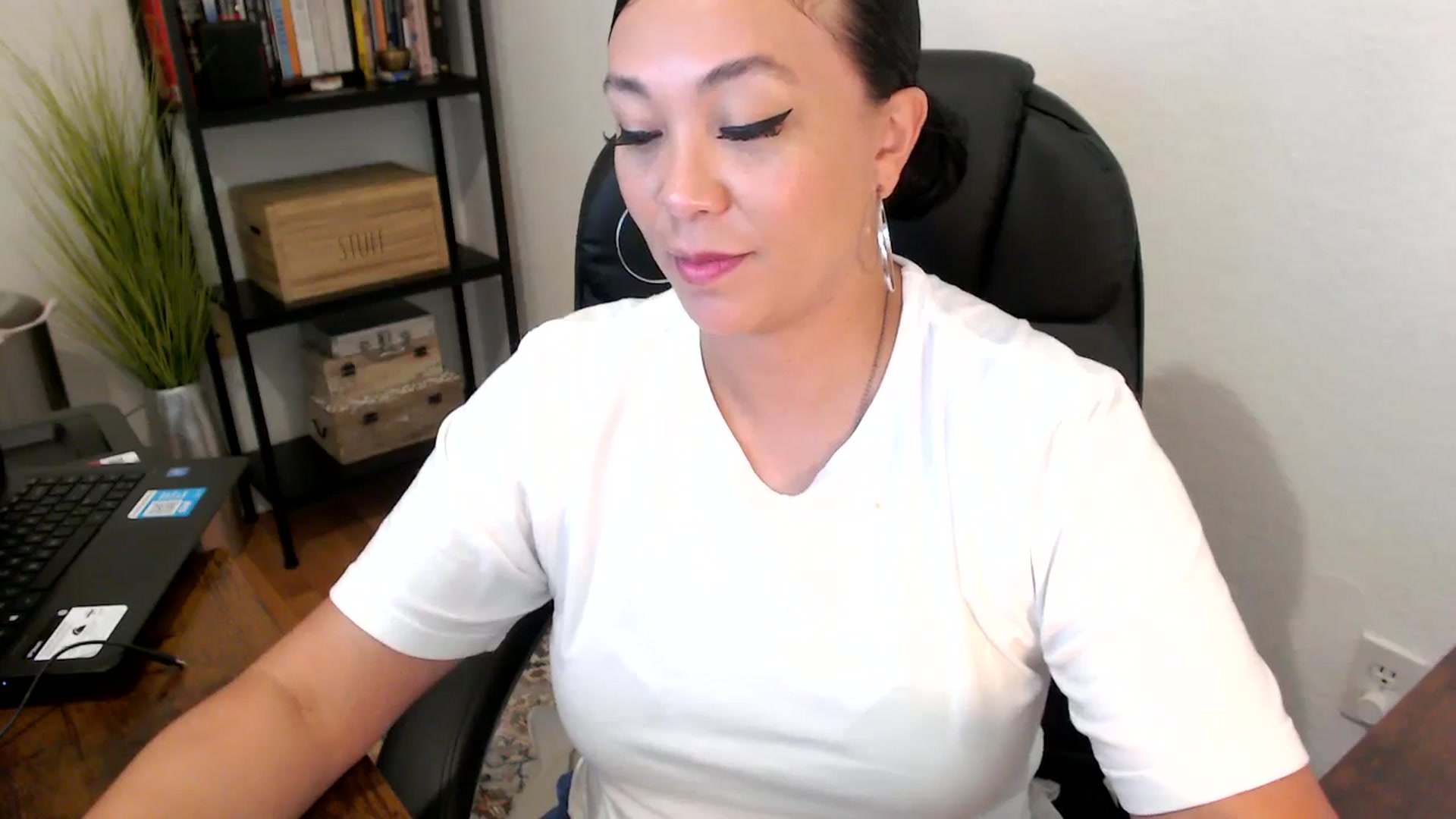Gallery image thumbnail from MickaylaMoon's myfreecams stream on, 08/12/2024, 18:52 image 7 of 20