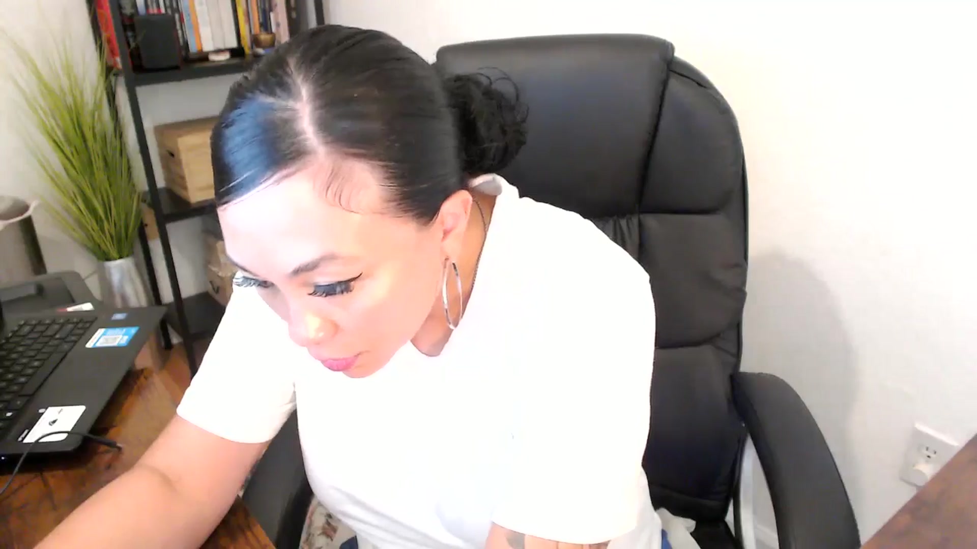 Gallery image thumbnail from MickaylaMoon's myfreecams stream on, 08/12/2024, 18:52 image 19 of 20