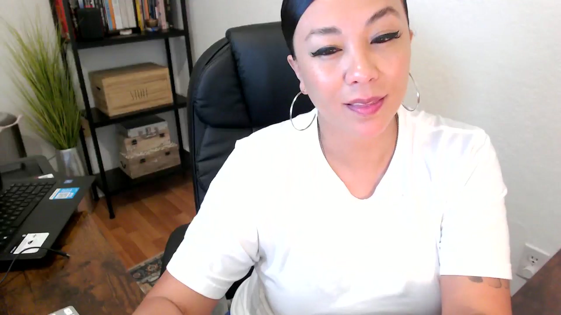 Gallery image thumbnail from MickaylaMoon's myfreecams stream on, 08/12/2024, 18:52 image 15 of 20