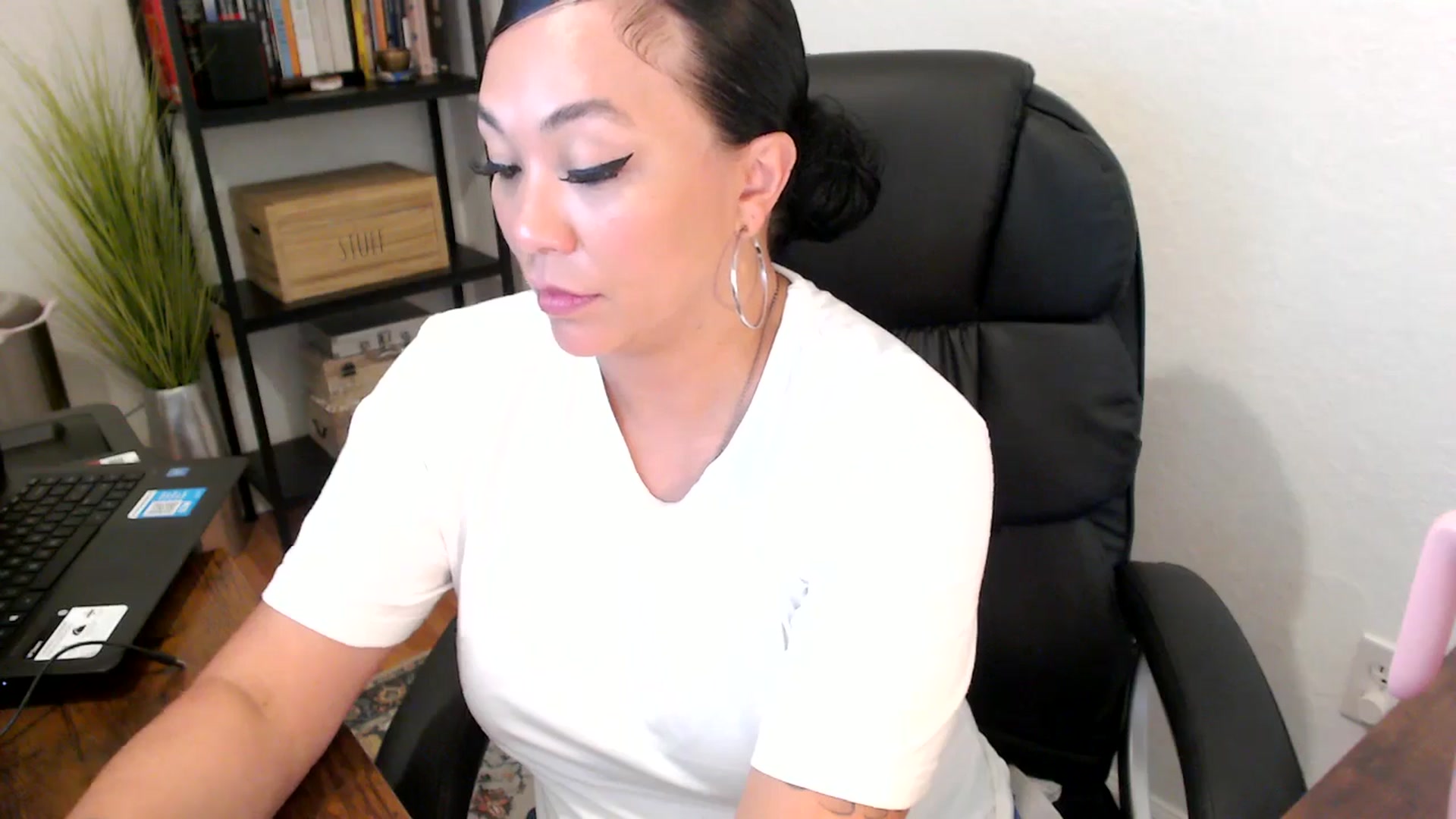 Gallery image thumbnail from MickaylaMoon's myfreecams stream on, 08/12/2024, 18:52 image 8 of 20