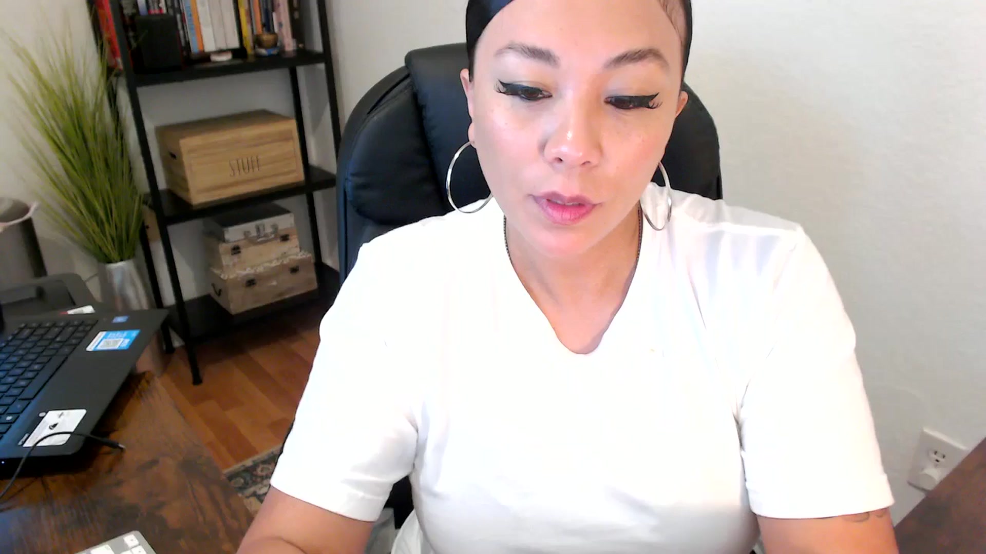 Gallery image thumbnail from MickaylaMoon's myfreecams stream on, 08/12/2024, 18:52 image 5 of 20