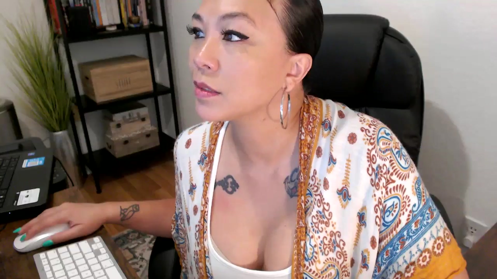 Gallery image thumbnail from MickaylaMoon's myfreecams stream on, 08/13/2024, 16:59 image 10 of 20