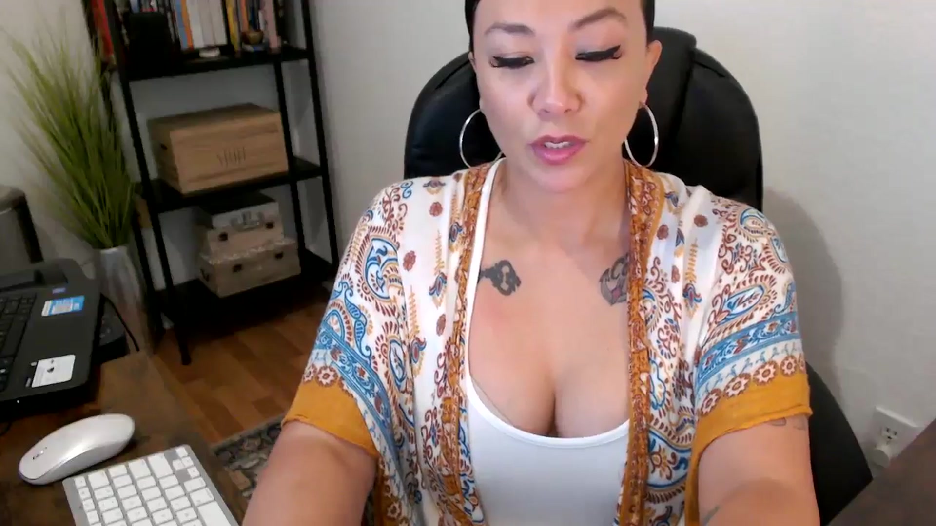 Gallery image thumbnail from MickaylaMoon's myfreecams stream on, 08/13/2024, 16:59 image 8 of 20