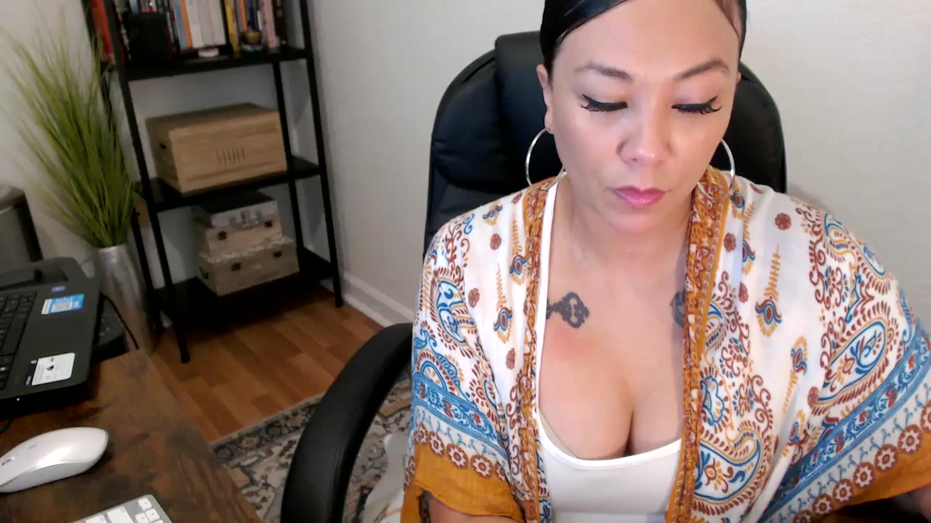 Gallery image thumbnail from MickaylaMoon's myfreecams stream on, 08/13/2024, 16:59 image 5 of 20