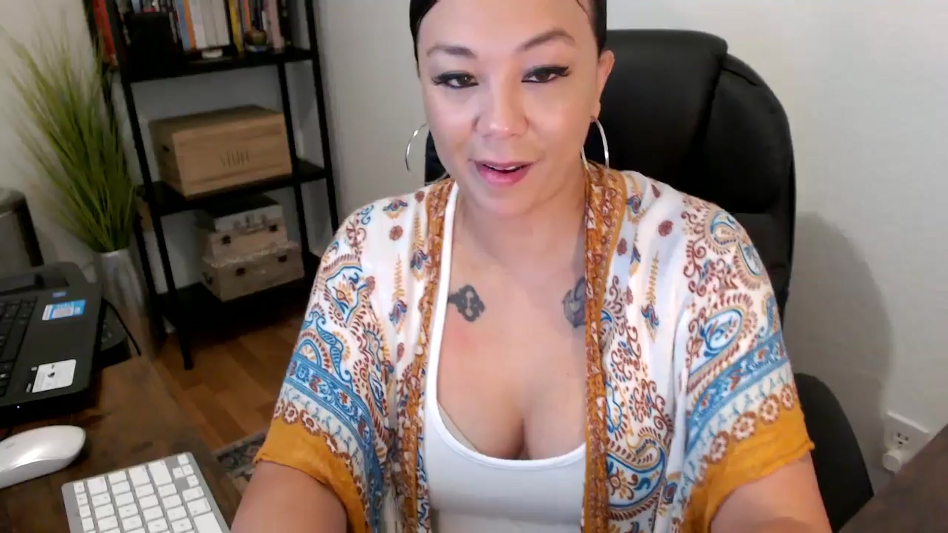 Gallery image thumbnail from MickaylaMoon's myfreecams stream on, 08/13/2024, 16:59 image 13 of 20