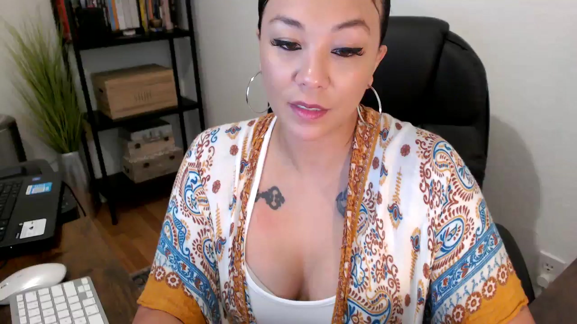 Gallery image thumbnail from MickaylaMoon's myfreecams stream on, 08/13/2024, 16:59 image 6 of 20