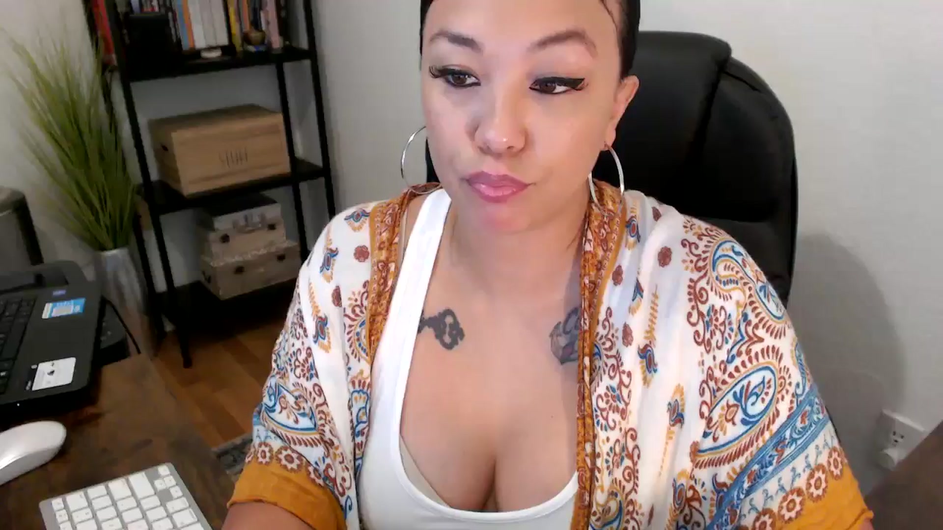 Gallery image thumbnail from MickaylaMoon's myfreecams stream on, 08/13/2024, 18:02 image 10 of 20