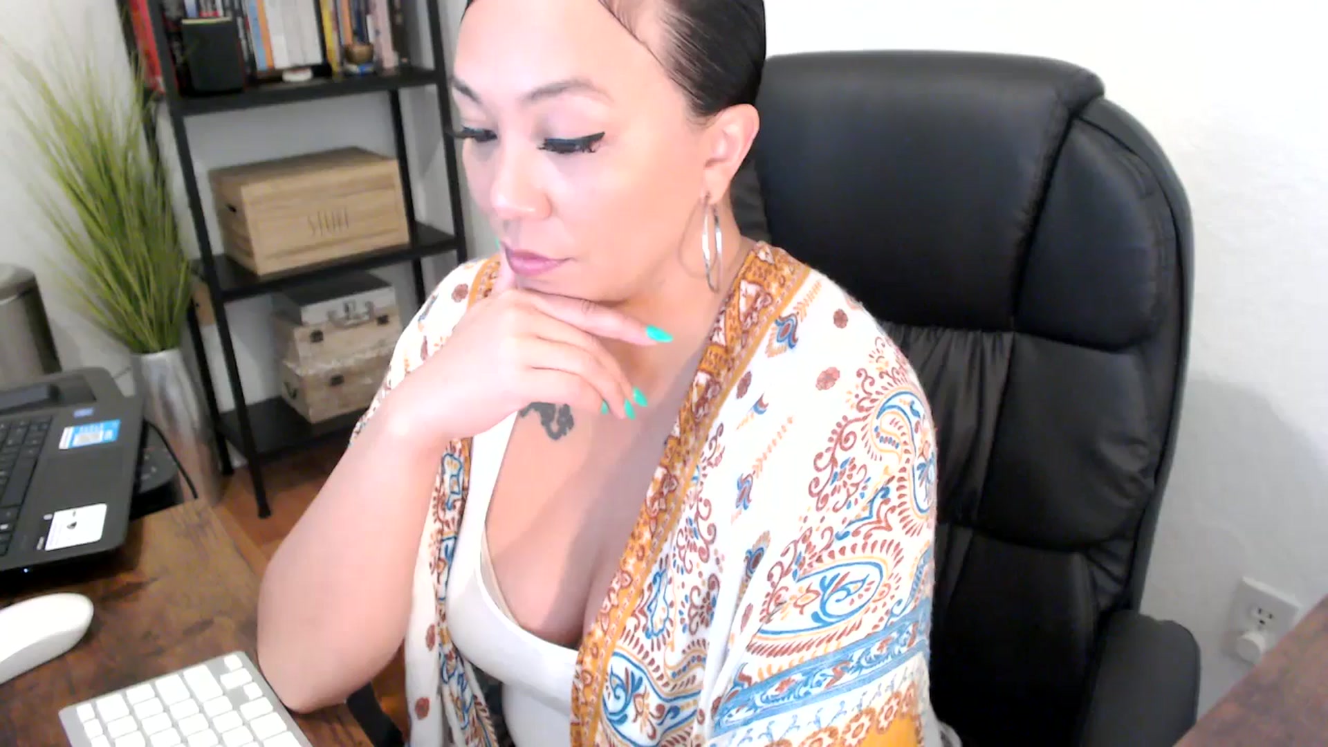 Gallery image thumbnail from MickaylaMoon's myfreecams stream on, 08/13/2024, 18:02 image 6 of 20
