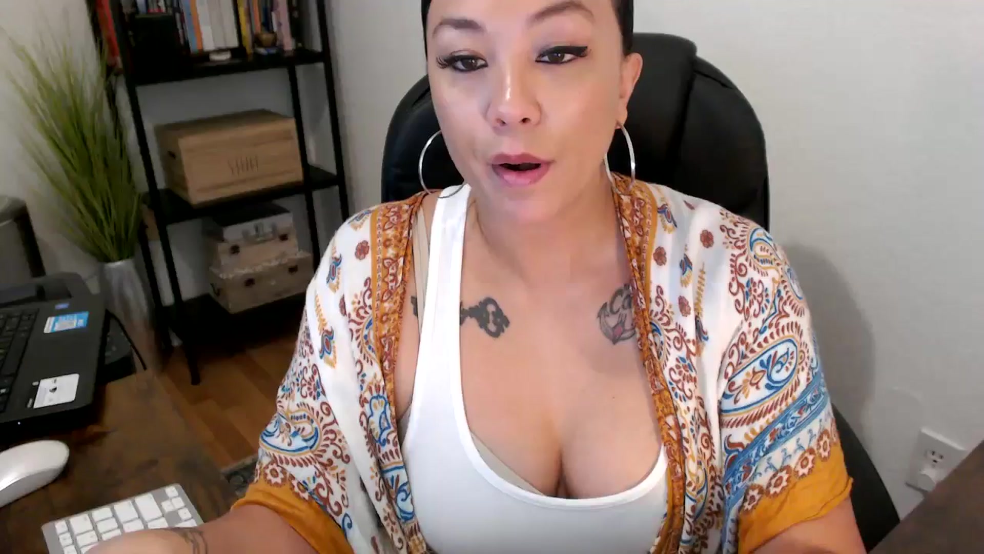 Gallery image thumbnail from MickaylaMoon's myfreecams stream on, 08/13/2024, 18:02 image 9 of 20