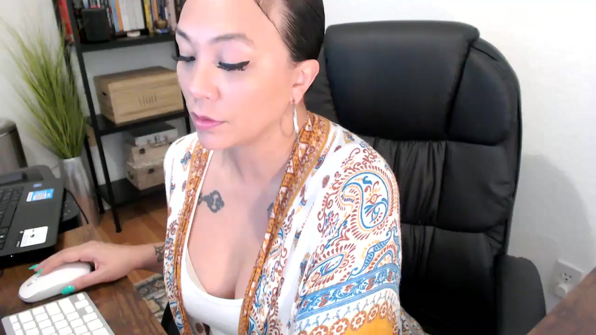 Gallery image thumbnail from MickaylaMoon's myfreecams stream on, 08/13/2024, 19:26 image 3 of 20
