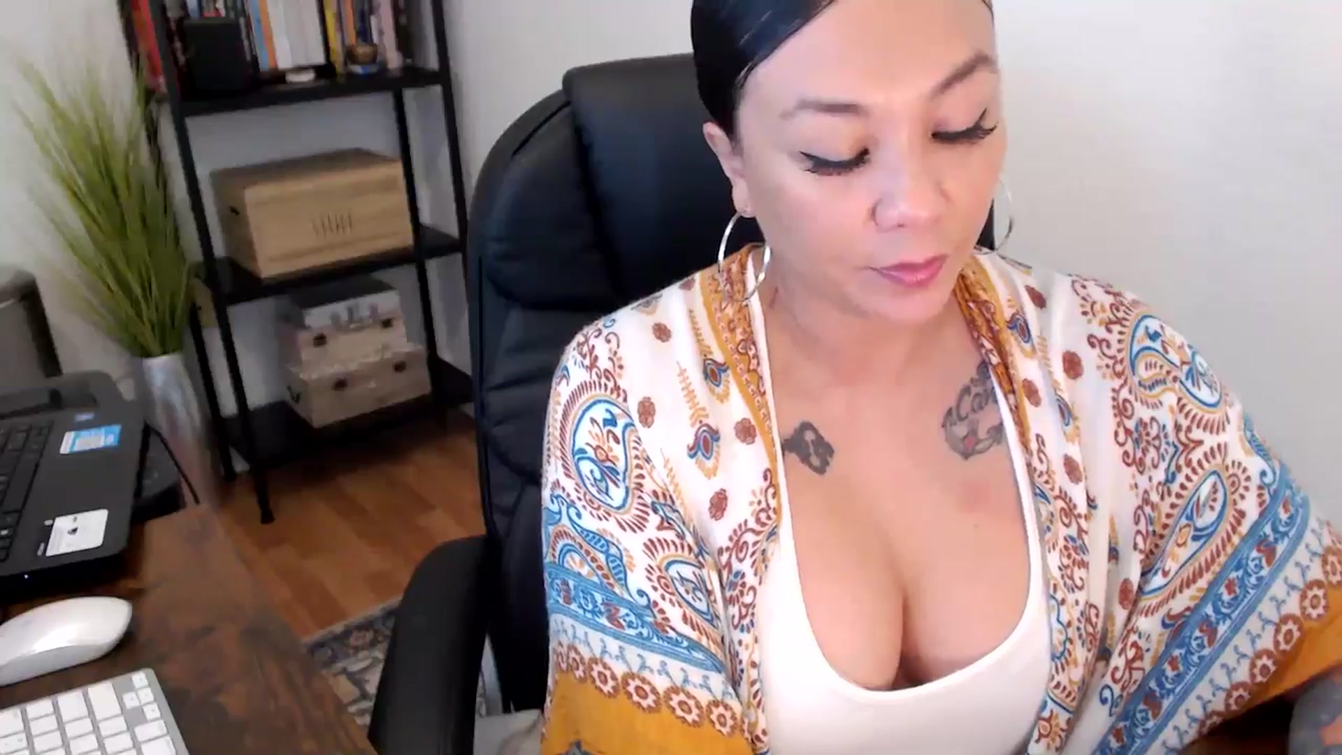 Gallery image thumbnail from MickaylaMoon's myfreecams stream on, 08/13/2024, 19:26 image 19 of 20