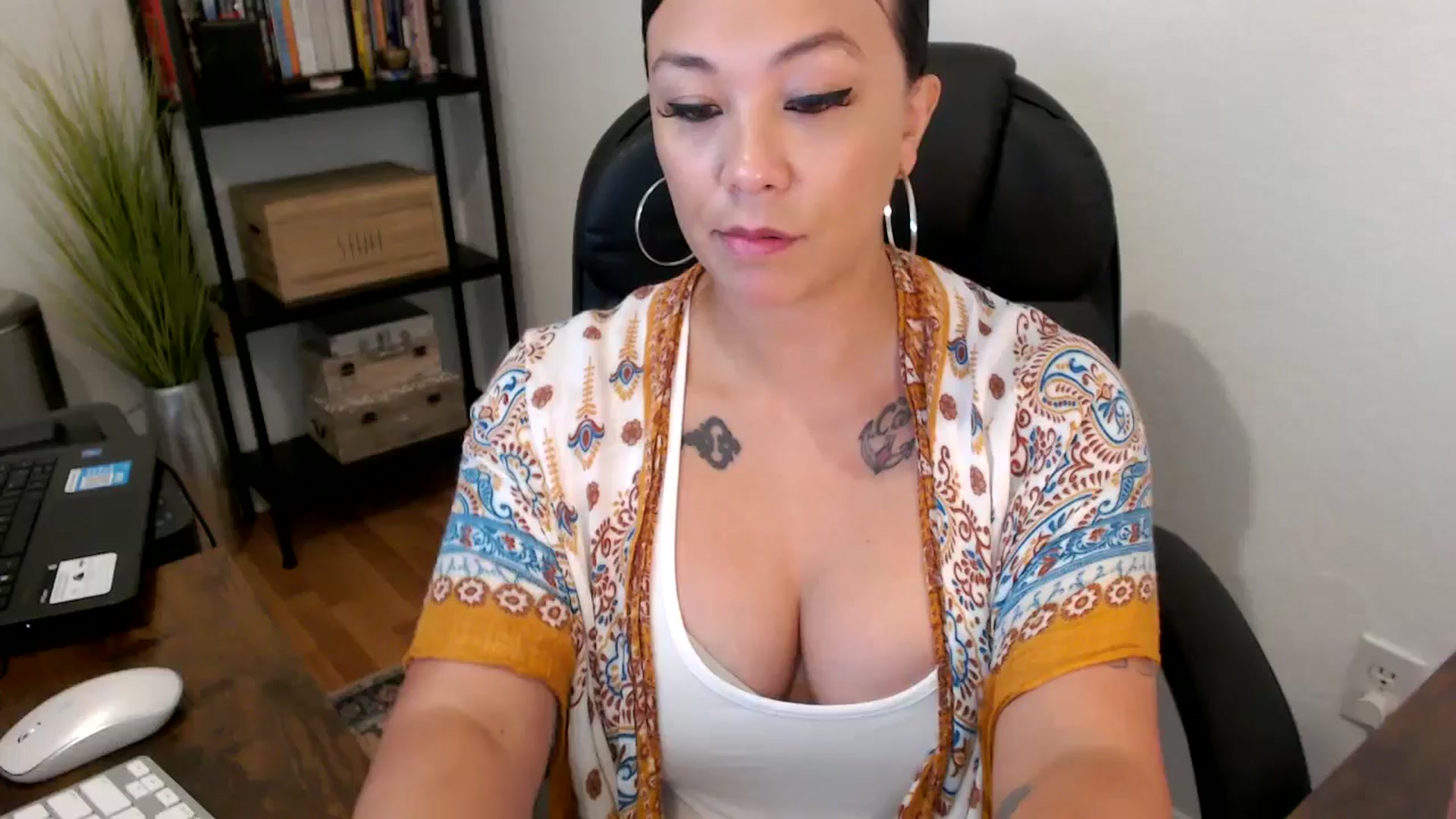 Gallery image thumbnail from MickaylaMoon's myfreecams stream on, 08/13/2024, 19:26 image 10 of 20