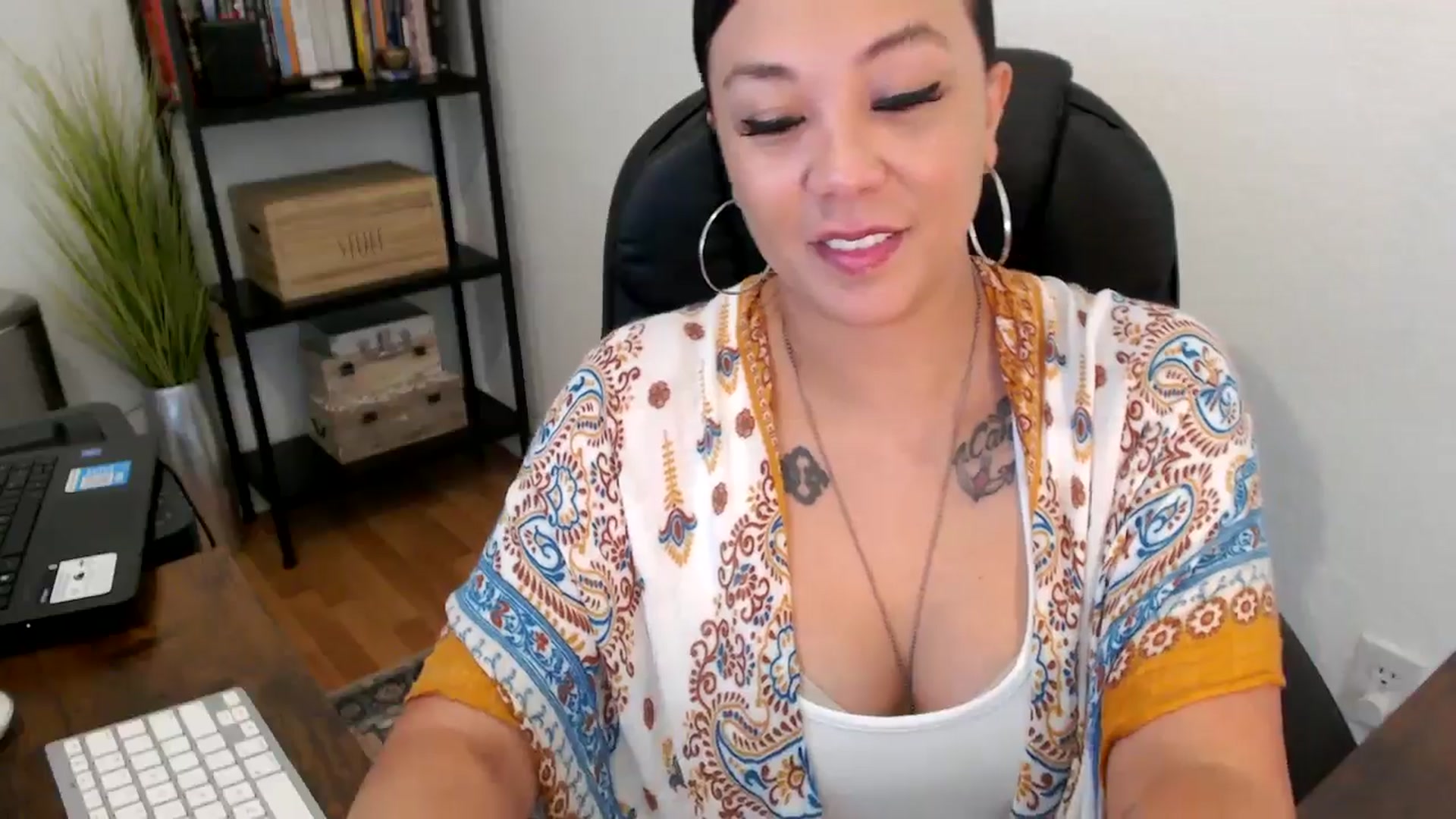 Gallery image thumbnail from MickaylaMoon's myfreecams stream on, 08/13/2024, 20:58 image 6 of 20