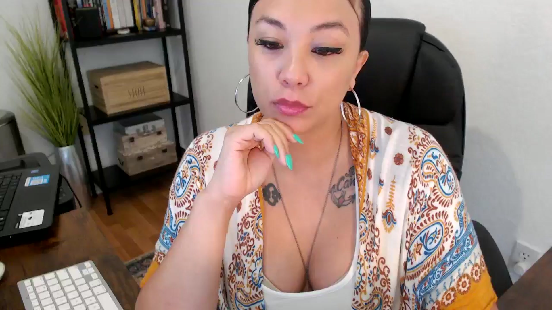 Gallery image thumbnail from MickaylaMoon's myfreecams stream on, 08/13/2024, 20:58 image 3 of 20