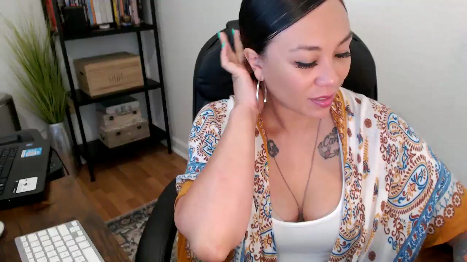 Gallery image thumbnail from MickaylaMoon's myfreecams stream on, 08/13/2024, 20:58 image 7 of 20