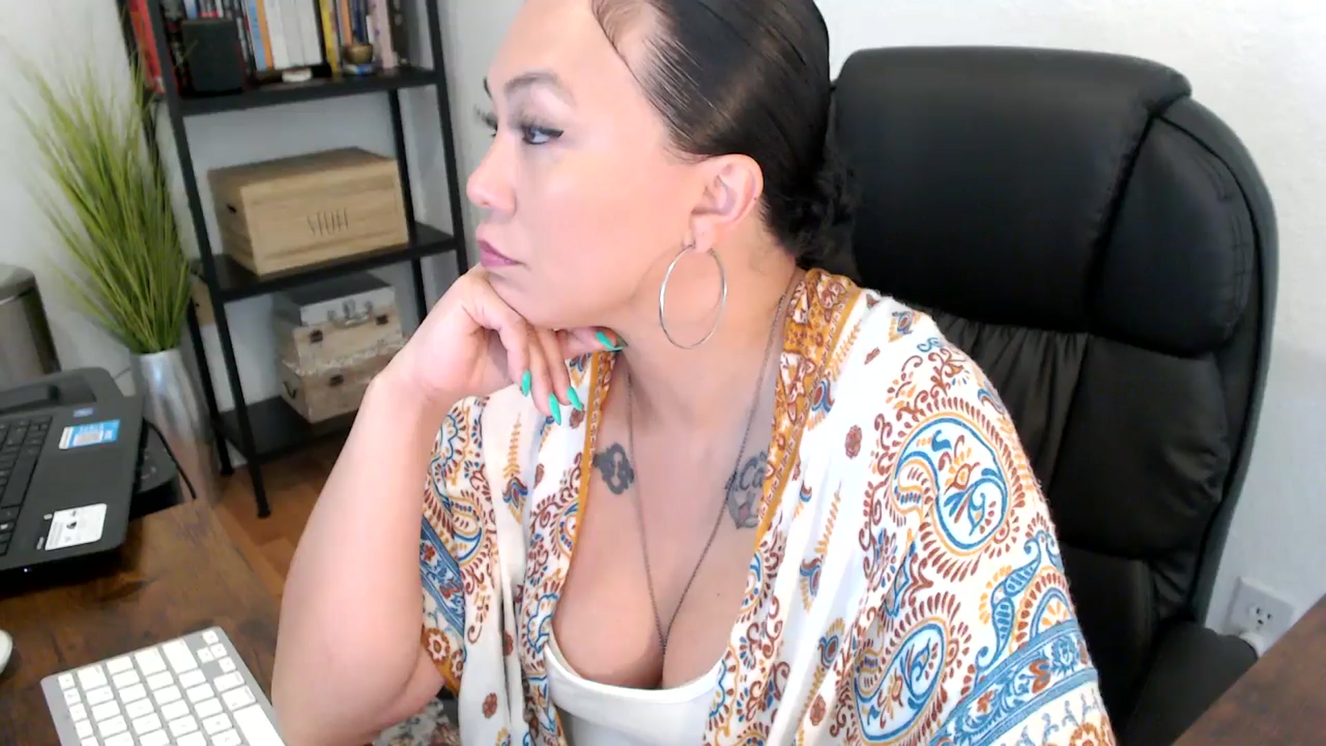 Gallery image thumbnail from MickaylaMoon's myfreecams stream on, 08/13/2024, 20:58 image 4 of 20