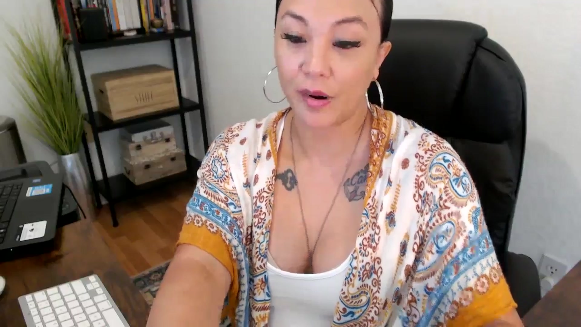 Gallery image thumbnail from MickaylaMoon's myfreecams stream on, 08/13/2024, 20:58 image 12 of 20