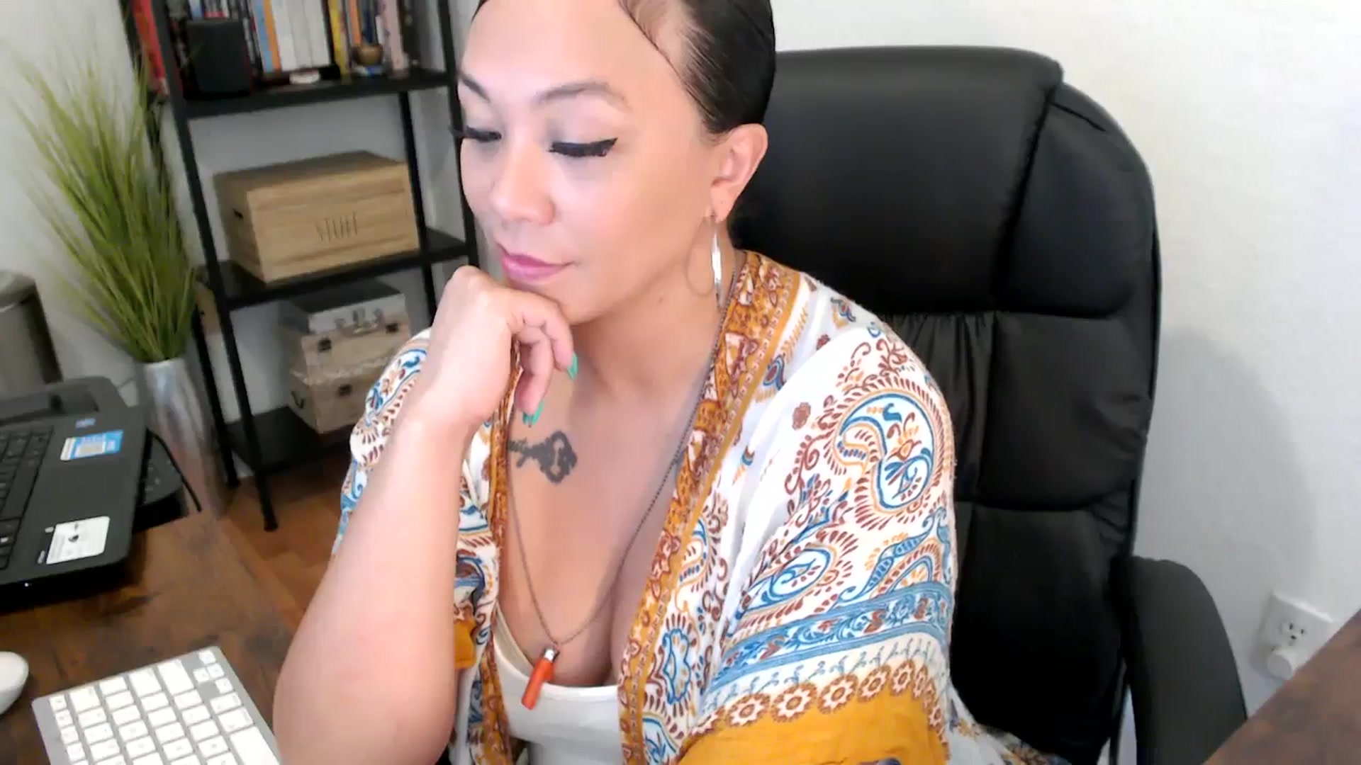 Gallery image thumbnail from MickaylaMoon's myfreecams stream on, 08/13/2024, 21:20 image 3 of 20