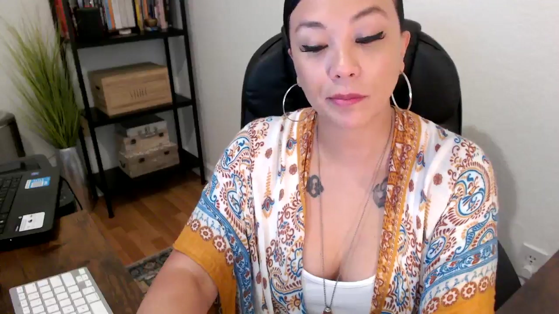 Gallery image thumbnail from MickaylaMoon's myfreecams stream on, 08/13/2024, 21:52 image 10 of 20