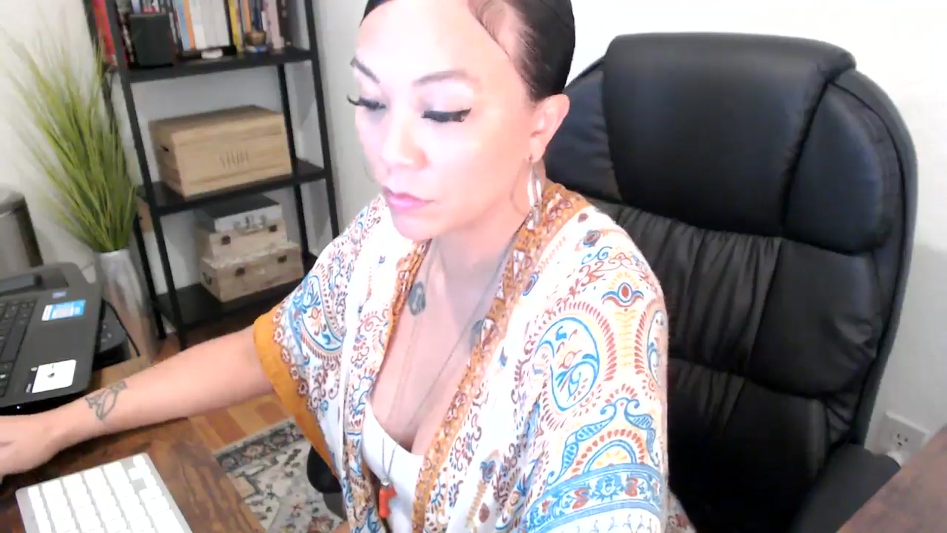 Gallery image thumbnail from MickaylaMoon's myfreecams stream on, 08/13/2024, 21:52 image 4 of 20