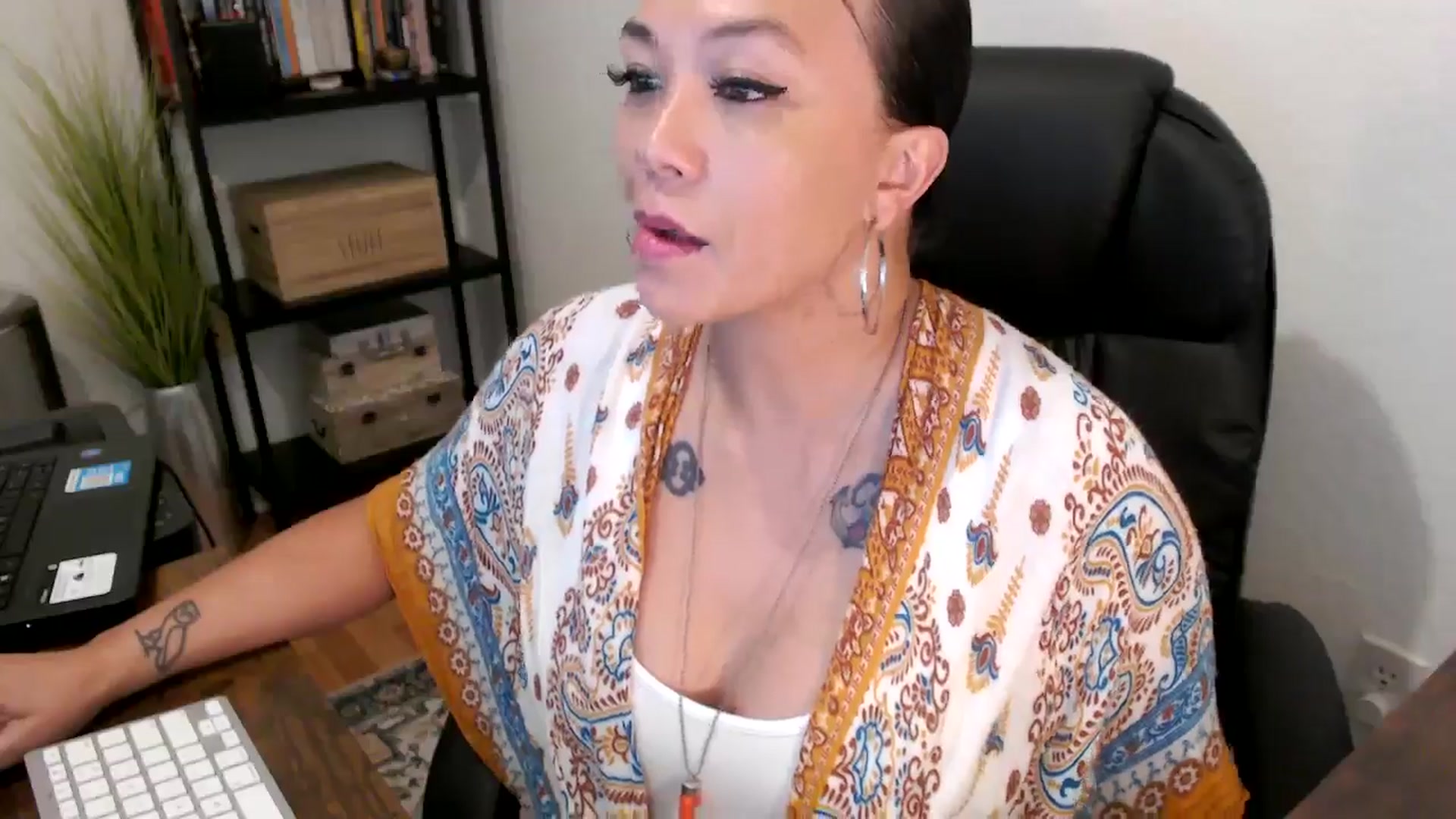 Gallery image thumbnail from MickaylaMoon's myfreecams stream on, 08/13/2024, 21:52 image 8 of 20