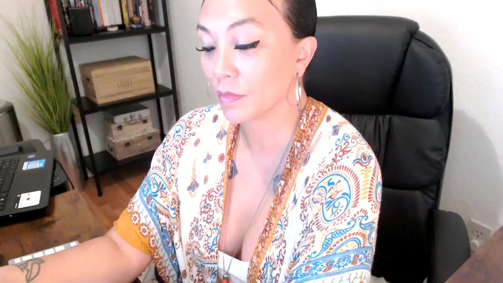 Gallery image thumbnail from MickaylaMoon's myfreecams stream on, 08/13/2024, 22:13 image 12 of 20