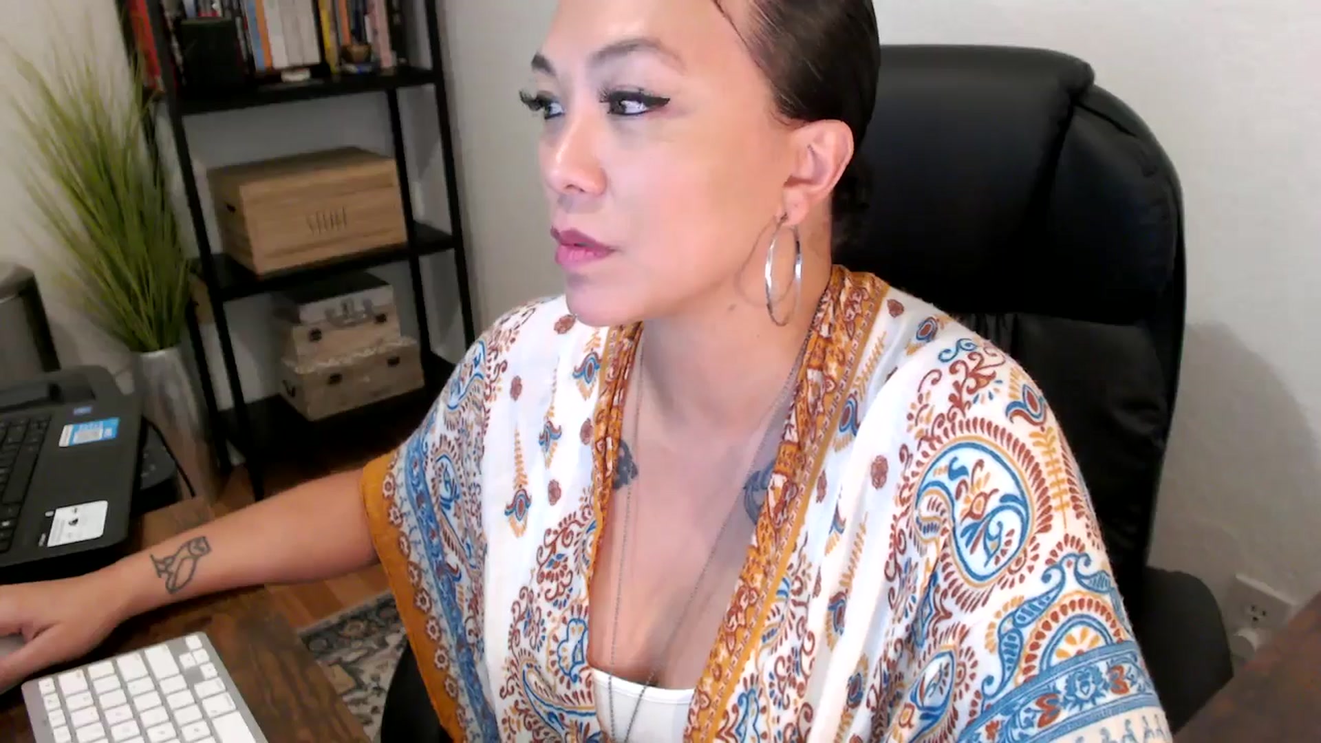 Gallery image thumbnail from MickaylaMoon's myfreecams stream on, 08/13/2024, 22:13 image 2 of 20