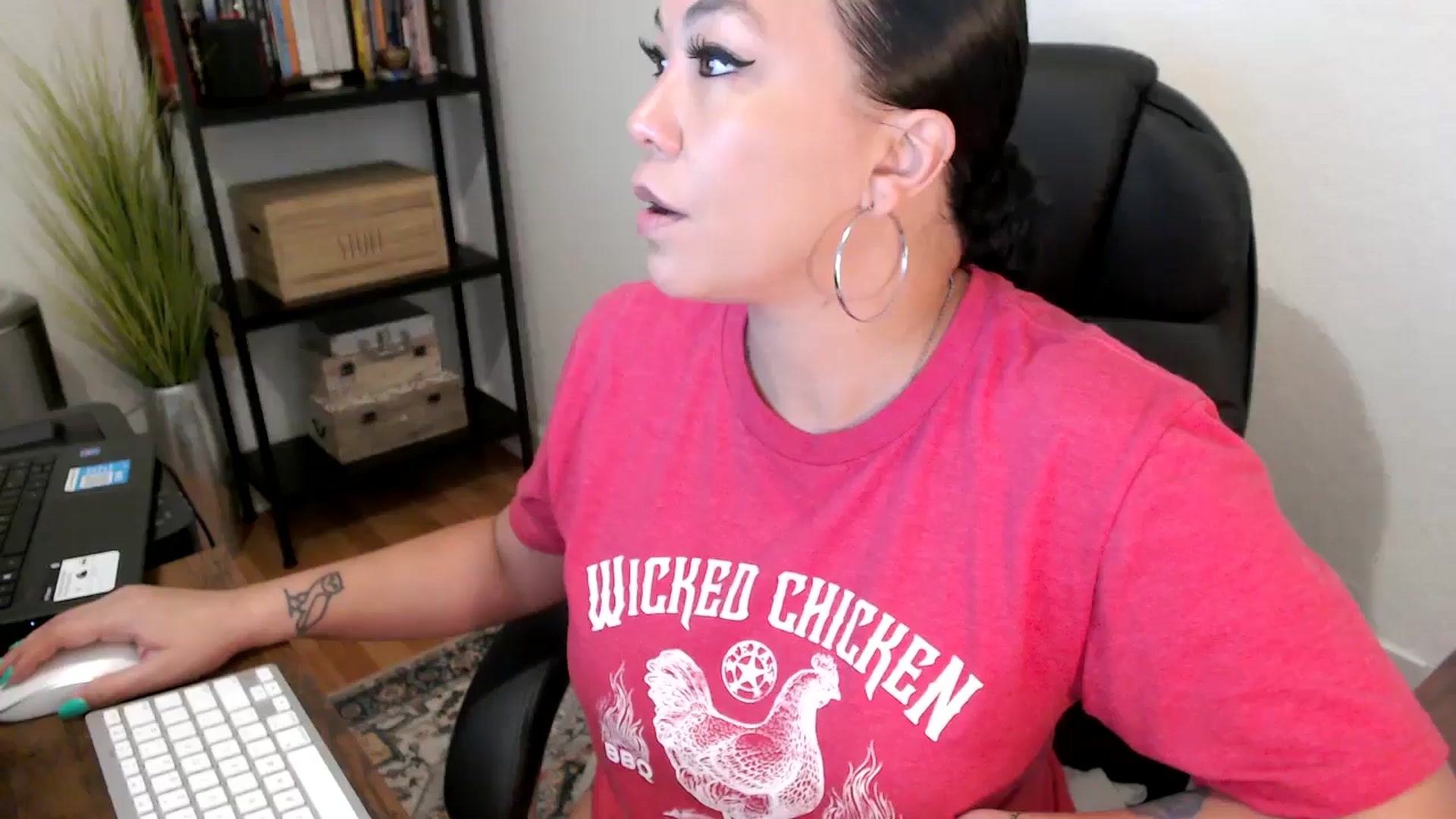 Gallery image thumbnail from MickaylaMoon's myfreecams stream on, 08/14/2024, 15:13 image 10 of 20