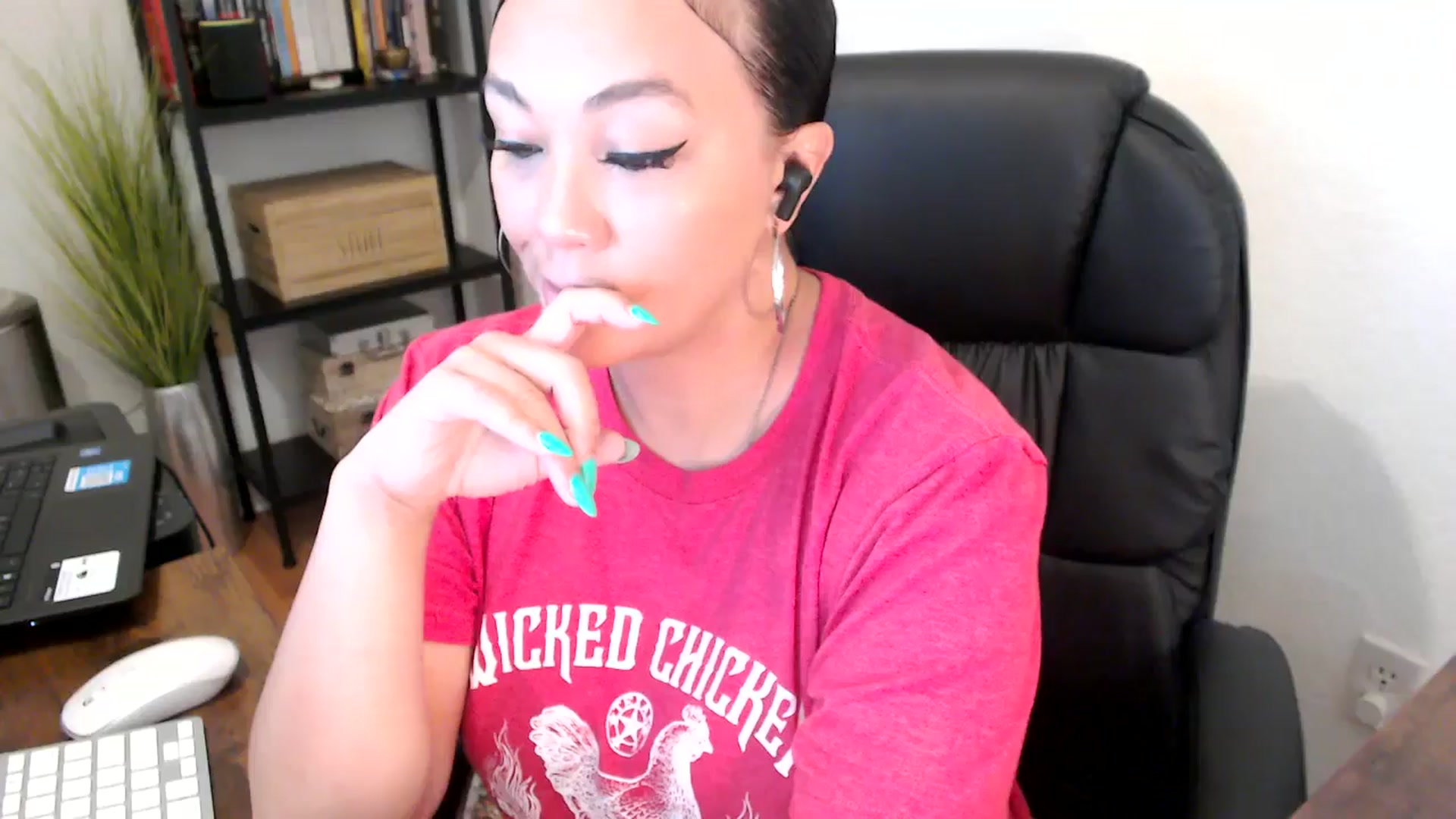 Gallery image thumbnail from MickaylaMoon's myfreecams stream on, 08/14/2024, 16:28 image 15 of 20