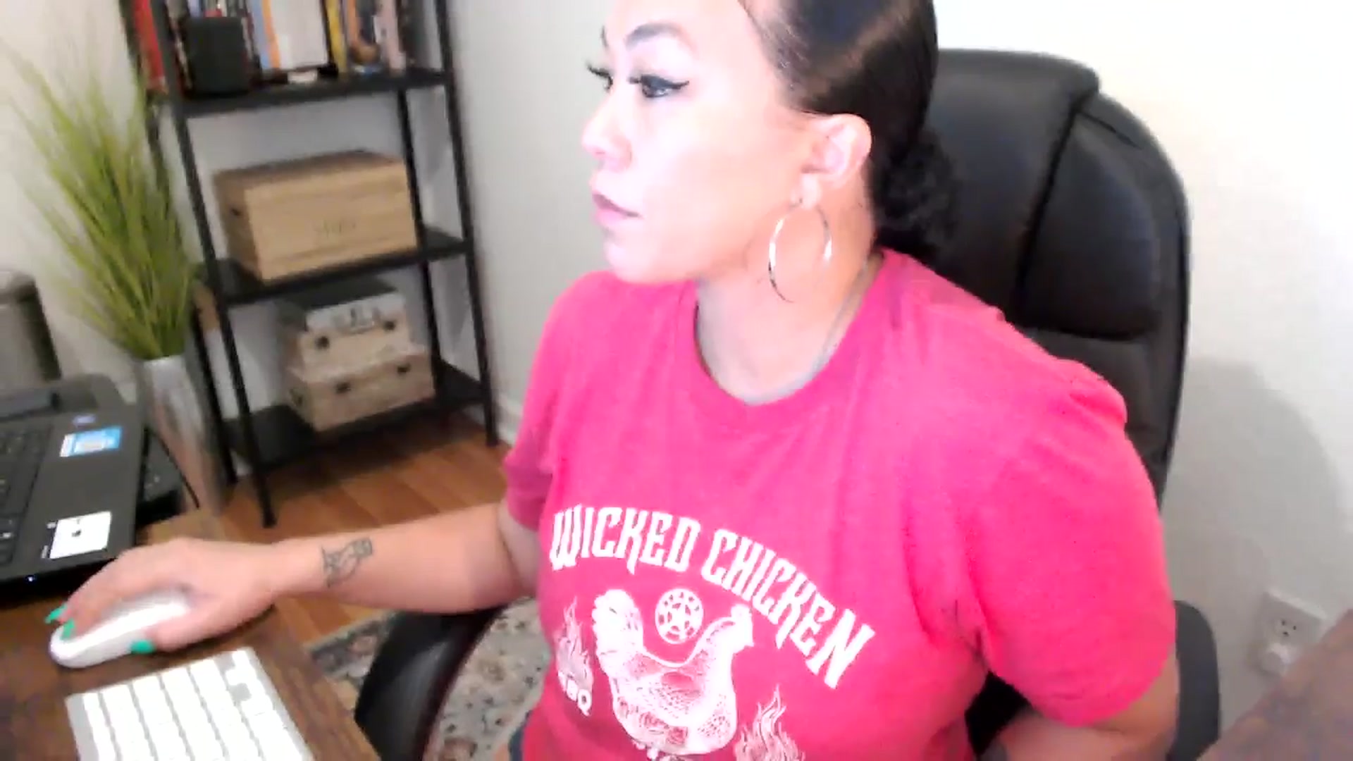 Gallery image thumbnail from MickaylaMoon's myfreecams stream on, 08/14/2024, 16:28 image 11 of 20