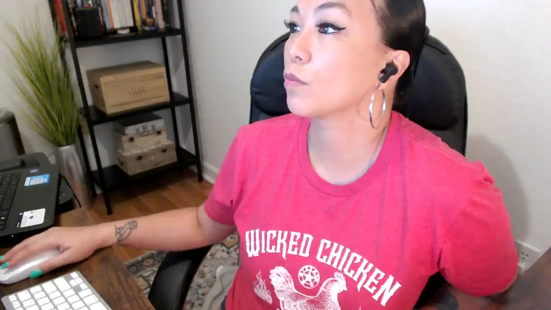 Gallery image thumbnail from MickaylaMoon's myfreecams stream on, 08/14/2024, 16:28 image 19 of 20
