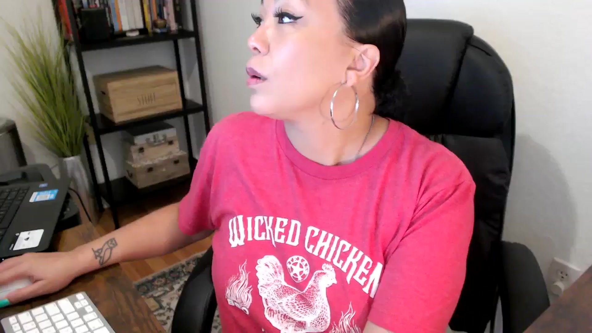 Gallery image thumbnail from MickaylaMoon's myfreecams stream on, 08/14/2024, 17:10 image 12 of 20