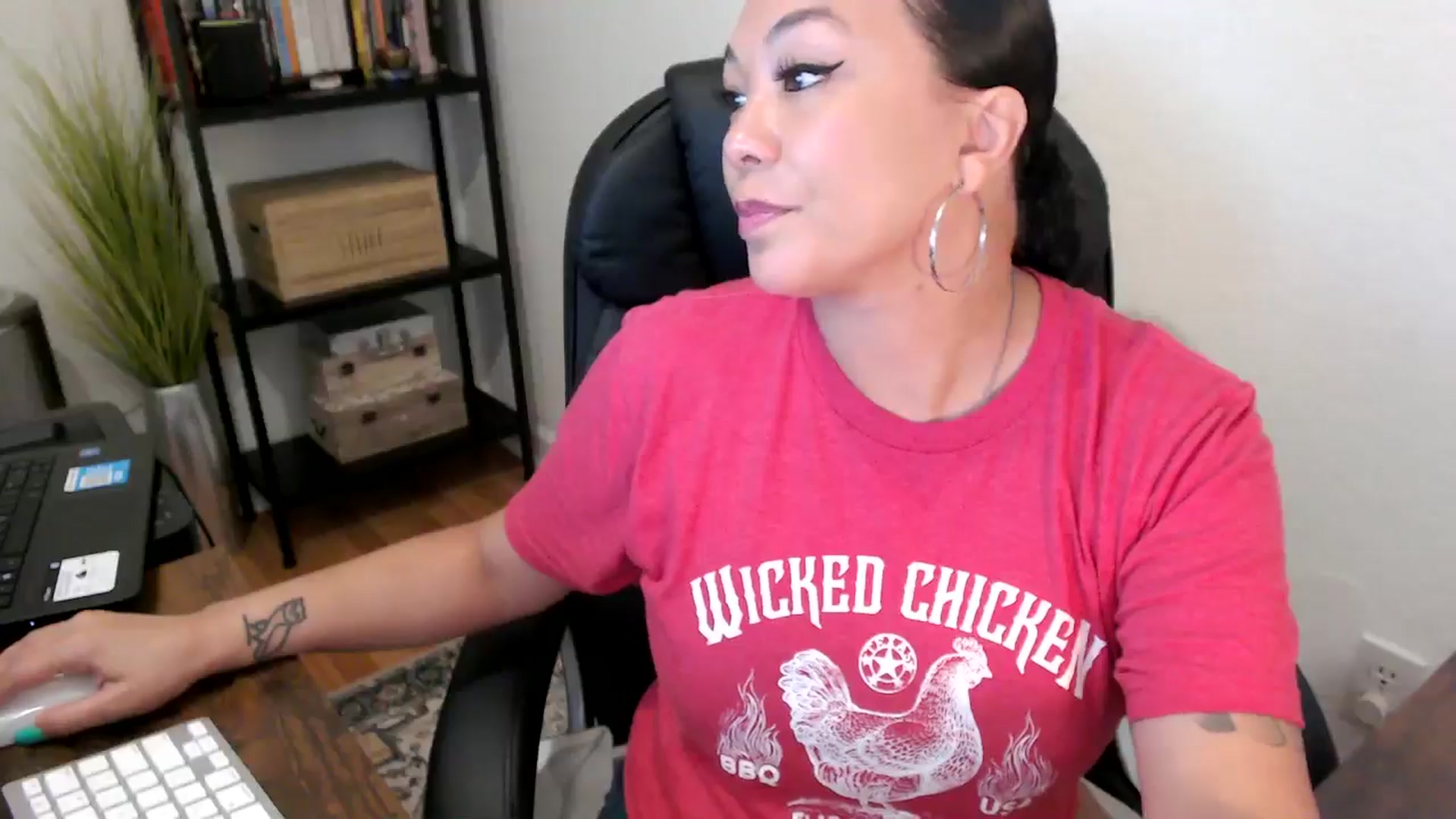 Gallery image thumbnail from MickaylaMoon's myfreecams stream on, 08/14/2024, 17:10 image 4 of 20