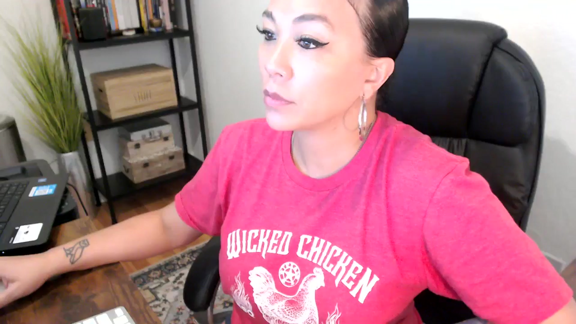Gallery image thumbnail from MickaylaMoon's myfreecams stream on, 08/14/2024, 18:48 image 6 of 20