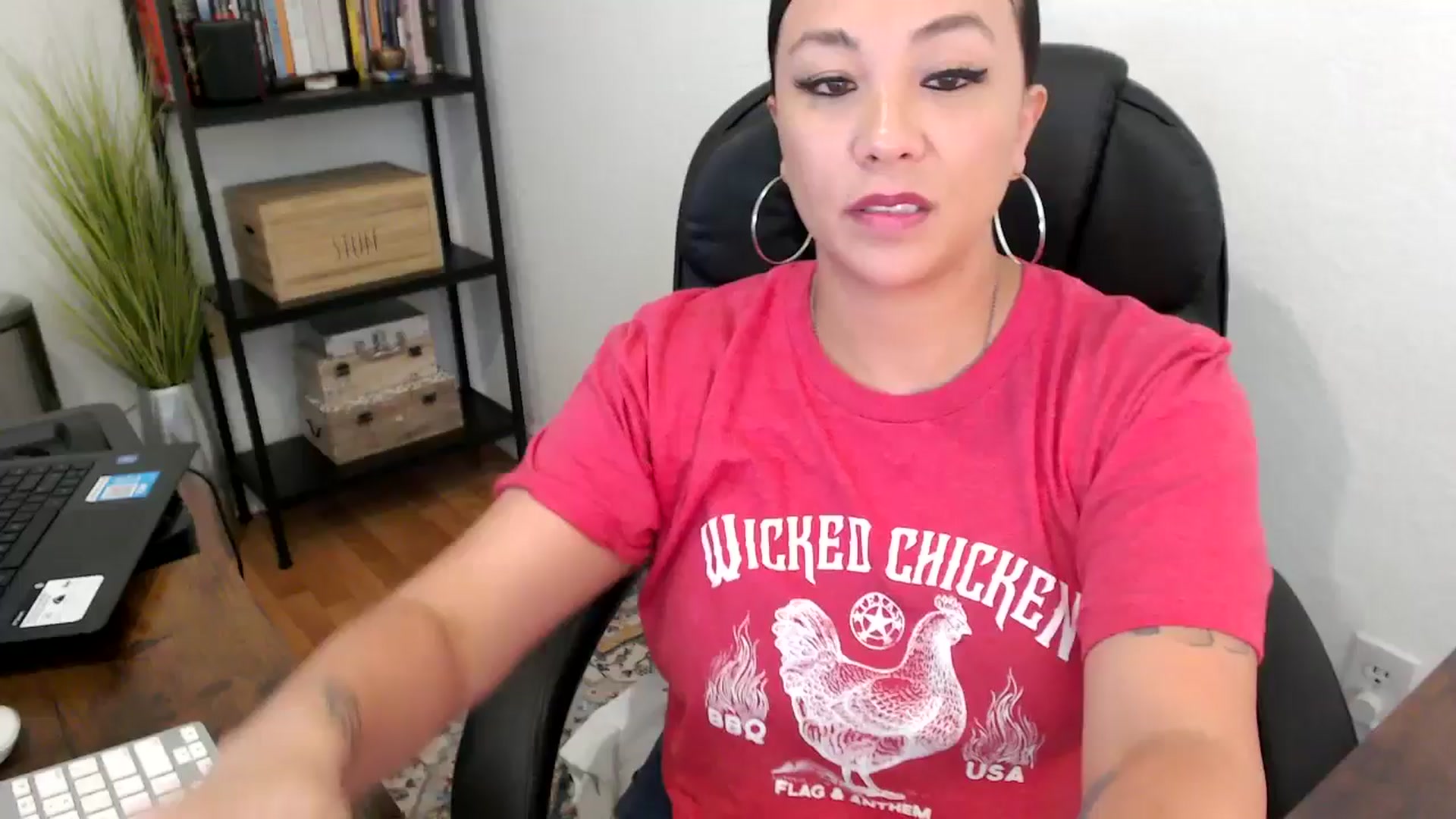 Gallery image thumbnail from MickaylaMoon's myfreecams stream on, 08/14/2024, 21:31 image 17 of 20