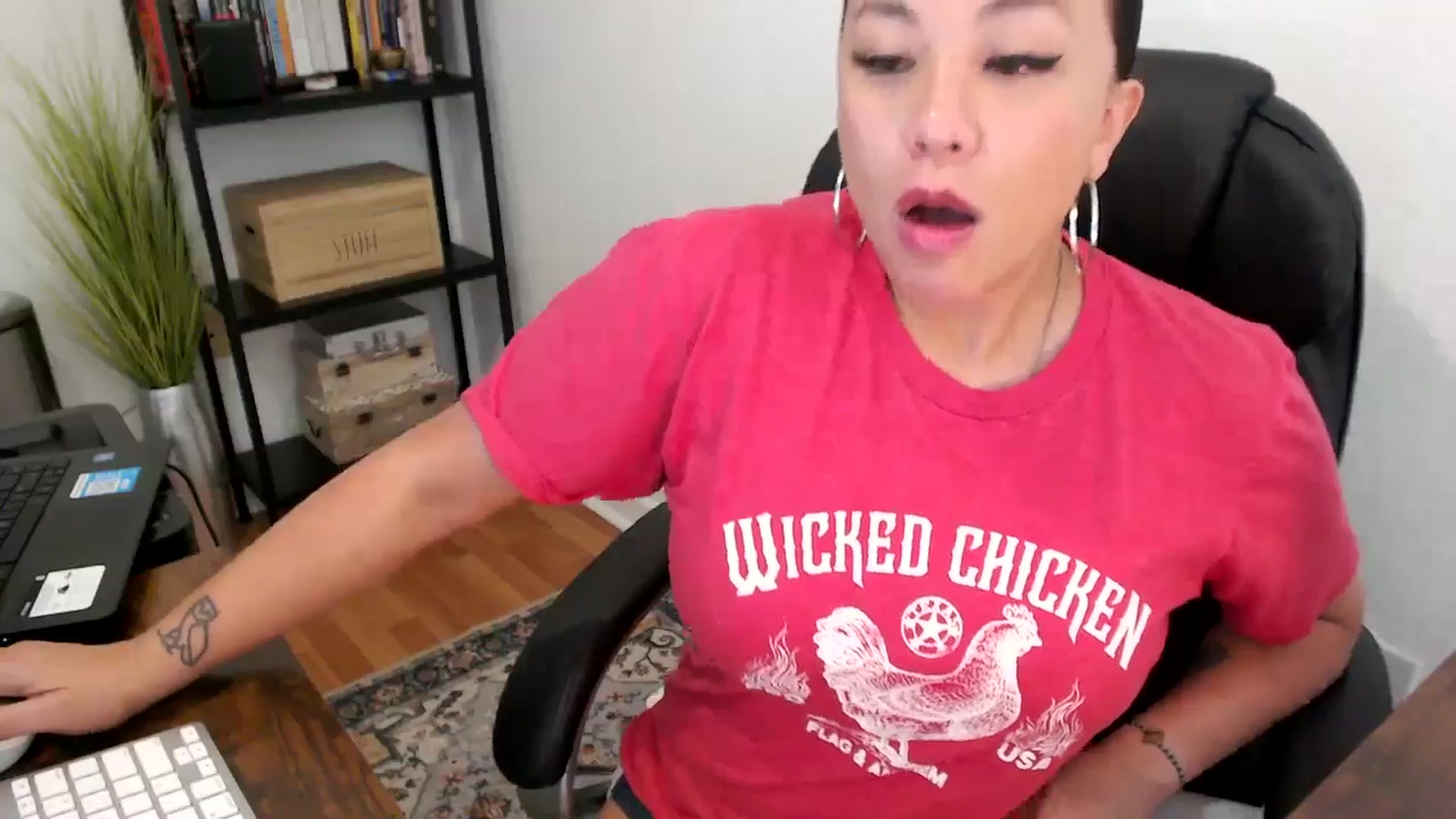 Gallery image thumbnail from MickaylaMoon's myfreecams stream on, 08/14/2024, 21:31 image 13 of 20