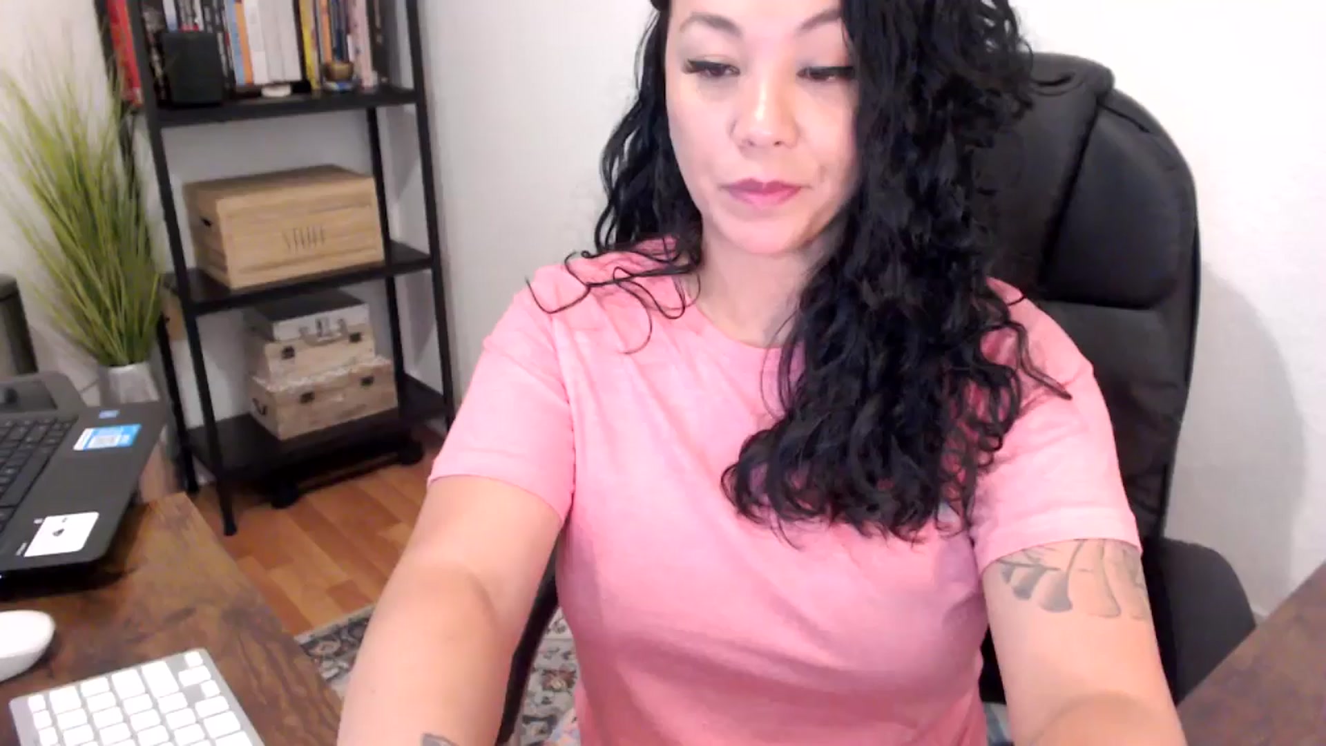 Gallery image thumbnail from MickaylaMoon's myfreecams stream on, 08/15/2024, 17:09 image 1 of 20